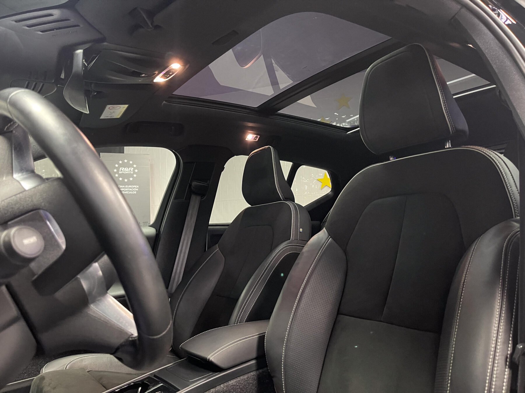 VOLVO XC40 2.0 T4 R-Design 2WD