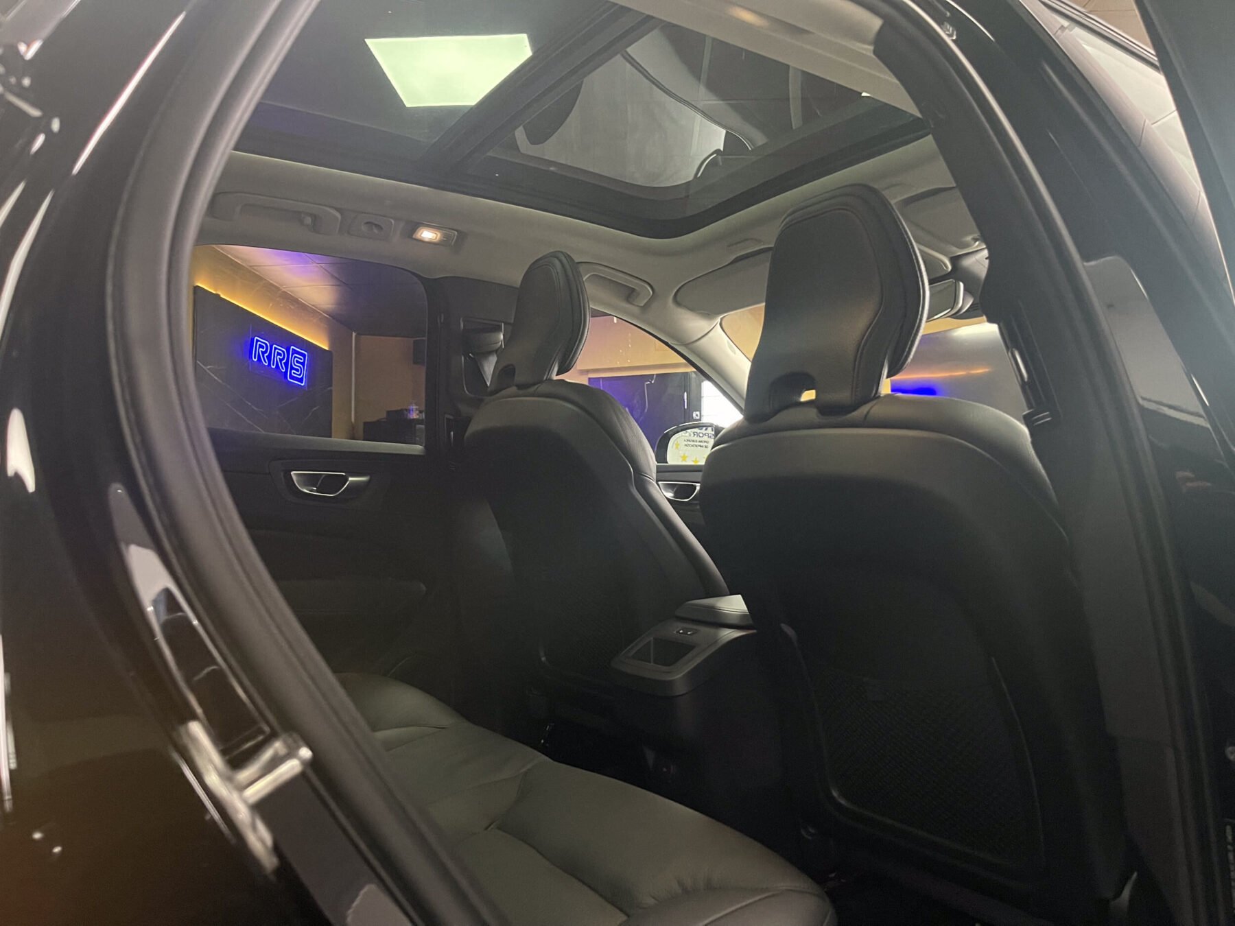 VOLVO XC60 2.0 B4 MILD HYBRID PLUS DARK