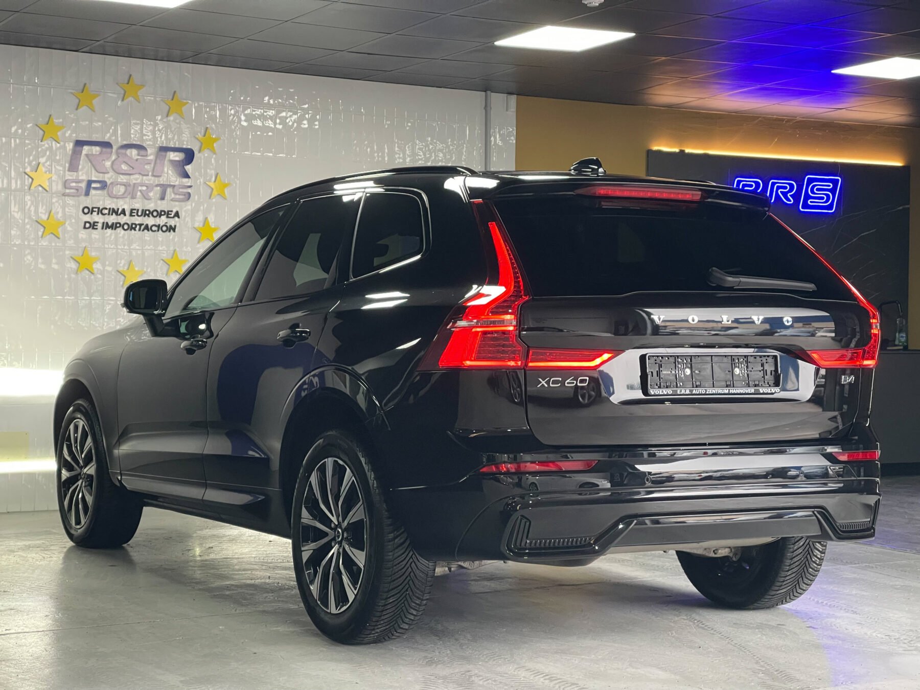 VOLVO XC60 2.0 B4 MILD HYBRID PLUS DARK