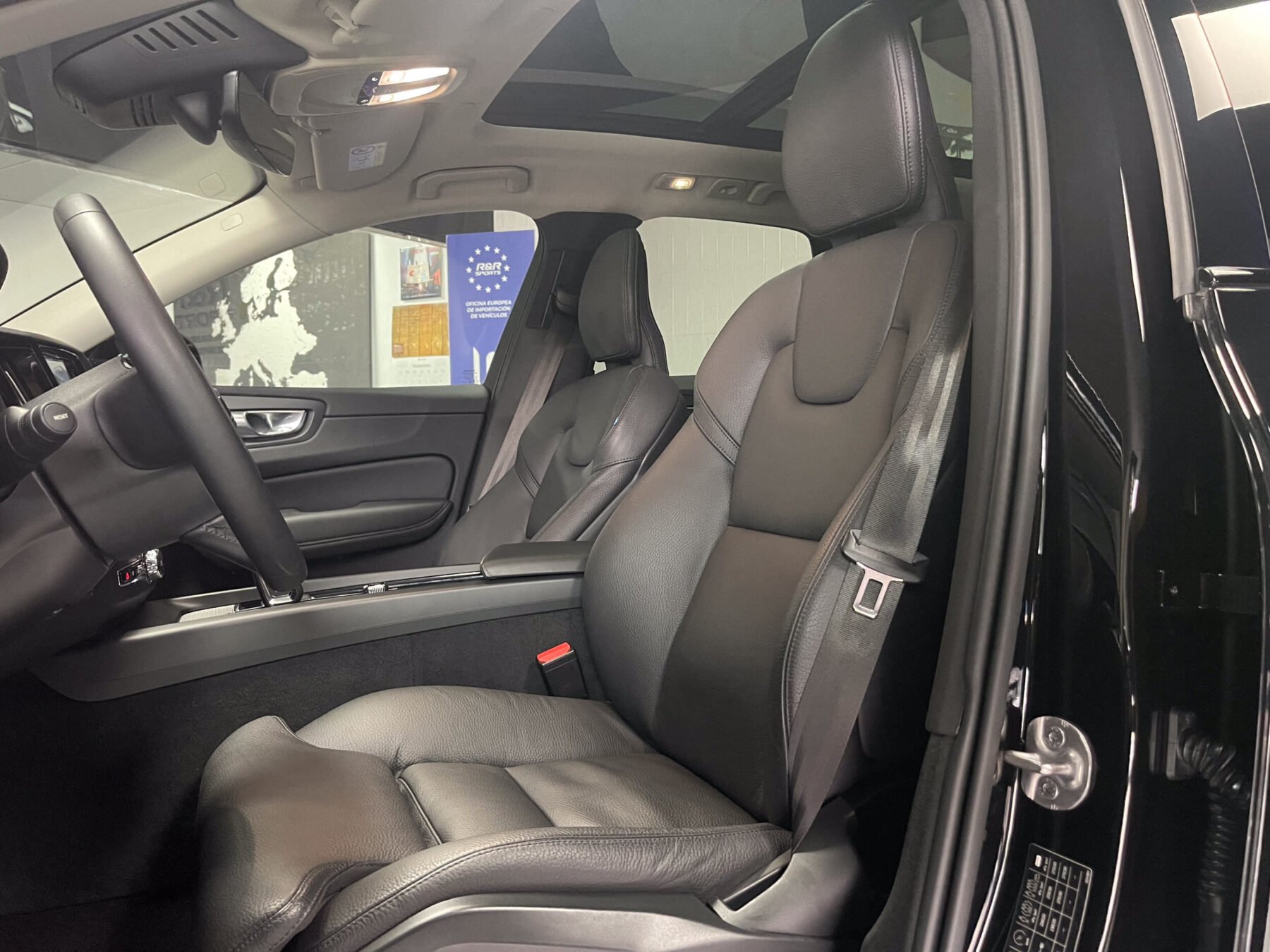 VOLVO XC60 2.0 B4 MILD HYBRID PLUS DARK