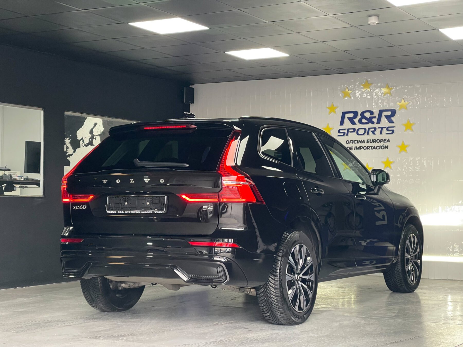 VOLVO XC60 2.0 B4 MILD HYBRID PLUS DARK