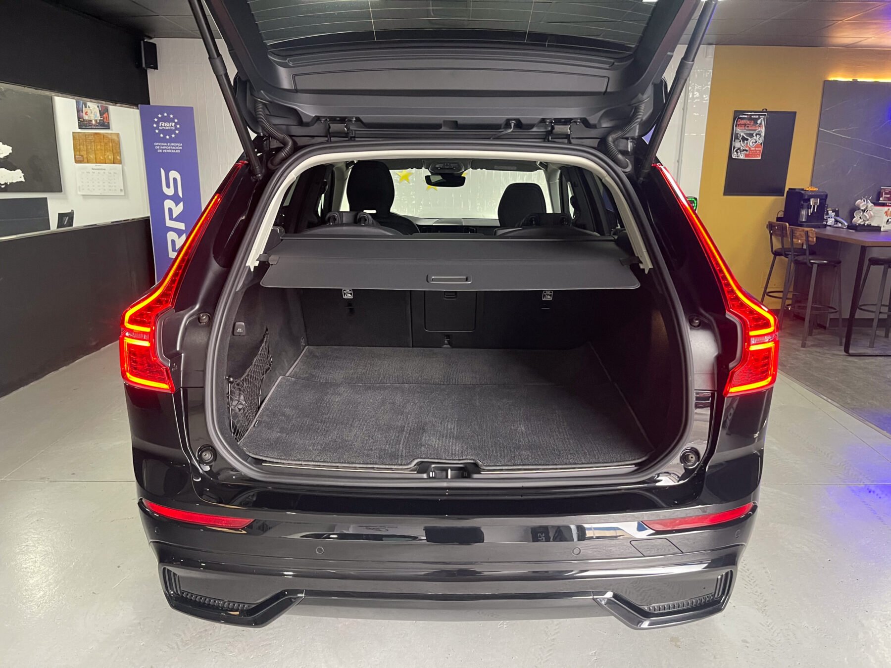 VOLVO XC60 2.0 B4 MILD HYBRID PLUS DARK