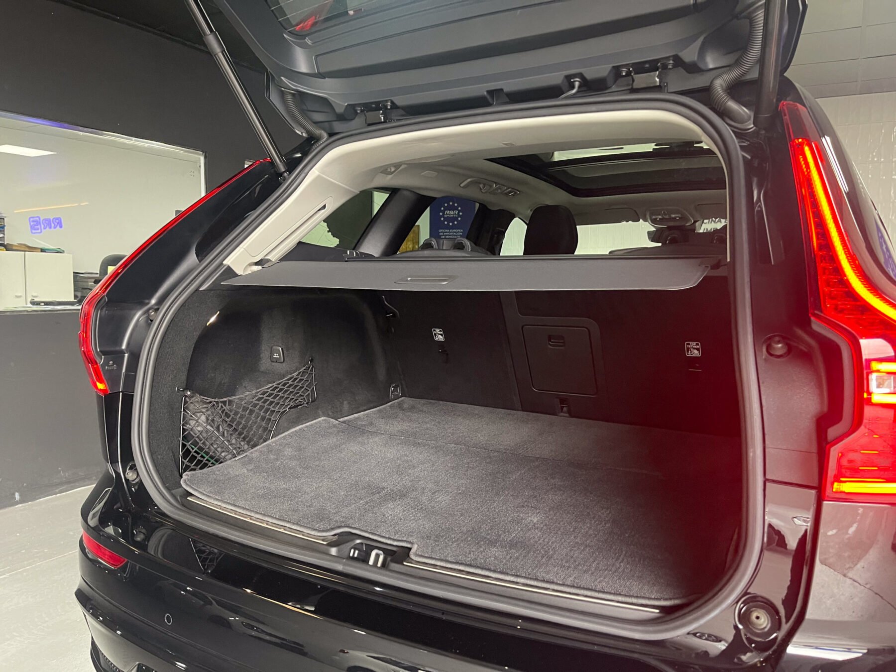 VOLVO XC60 2.0 B4 MILD HYBRID PLUS DARK