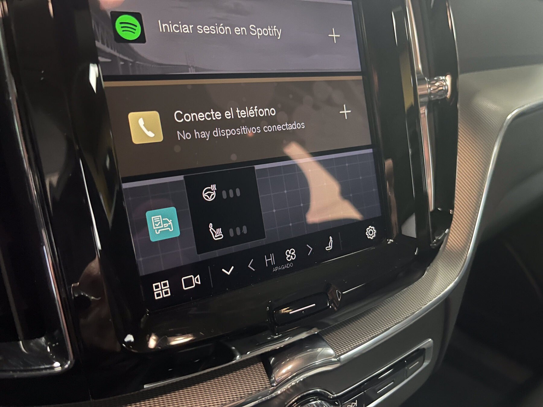 VOLVO XC60 2.0 B4 MILD HYBRID PLUS DARK