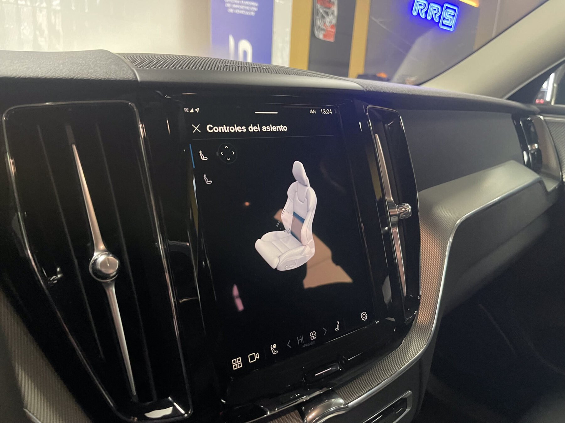 VOLVO XC60 2.0 B4 MILD HYBRID PLUS DARK