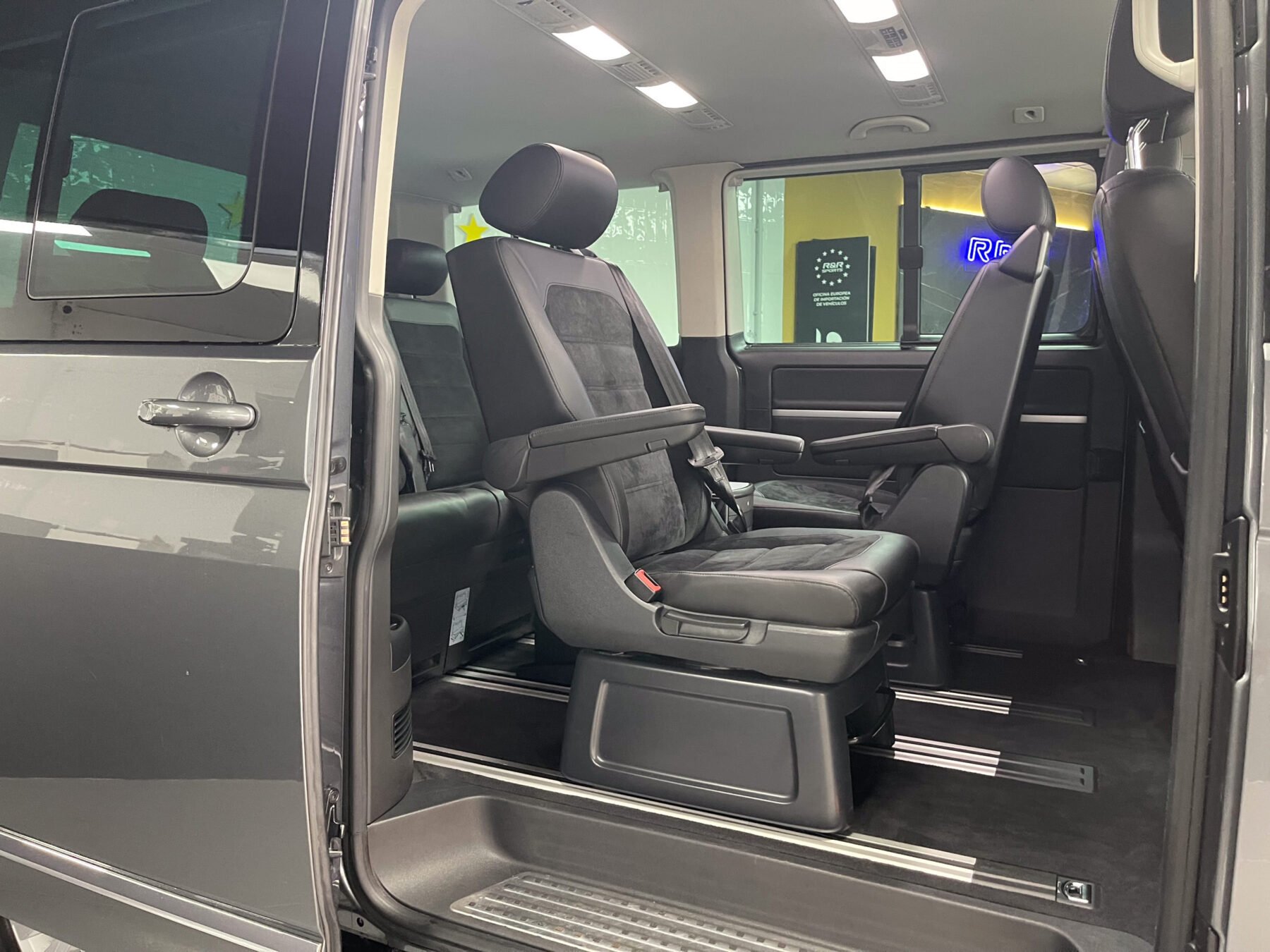 VOLKSWAGEN Multivan T6 2.0 TDI Highline edición Bullit