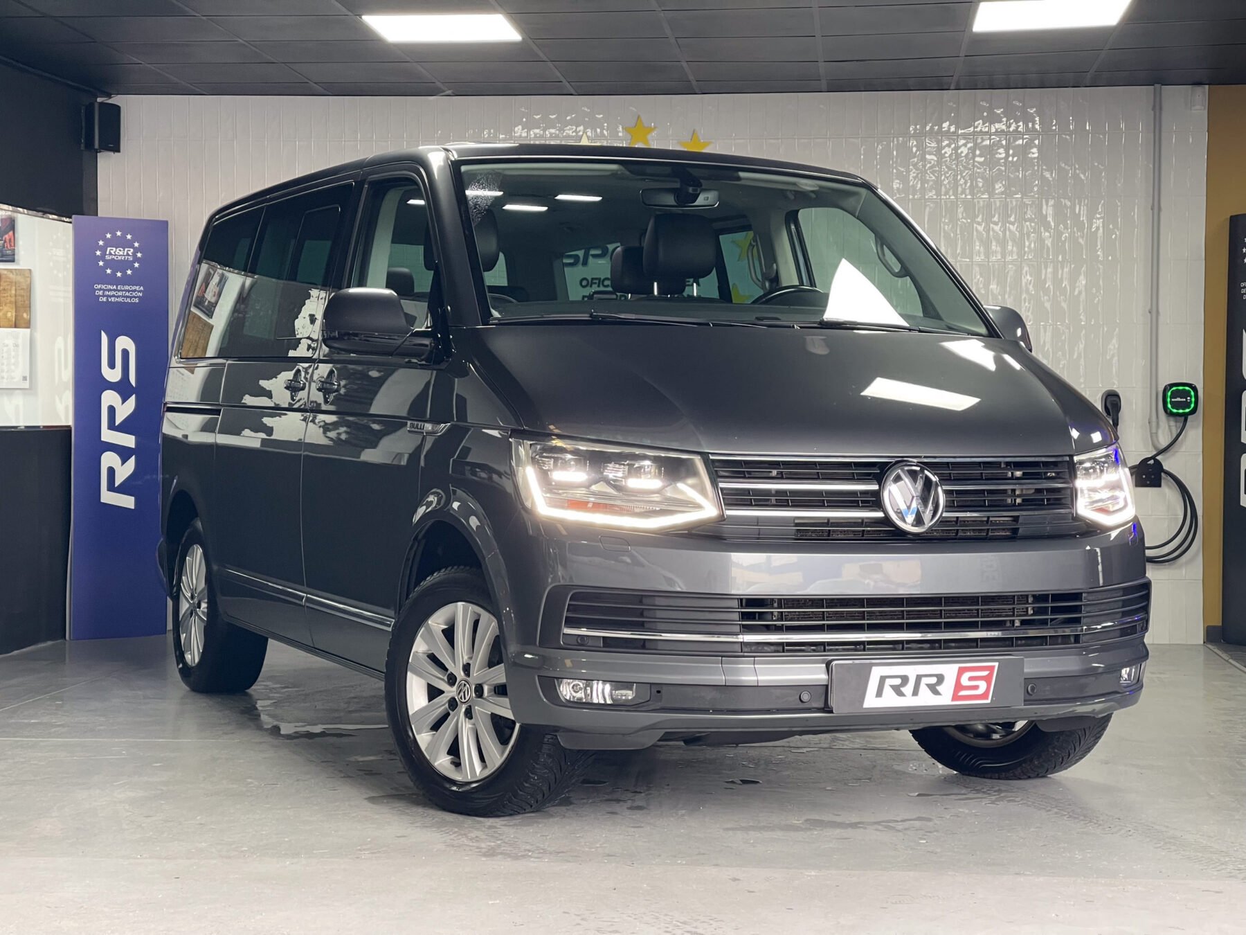 VOLKSWAGEN Multivan T6 2.0 TDI Highline edición Bullit