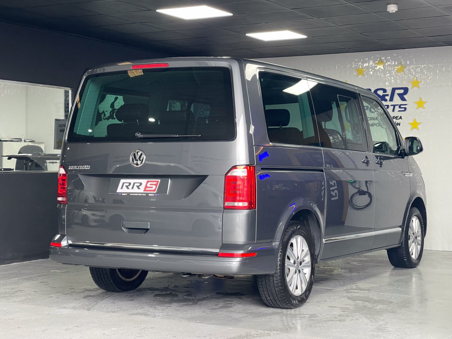 VOLKSWAGEN Multivan T6 2.0 TDI Highline edición Bullit