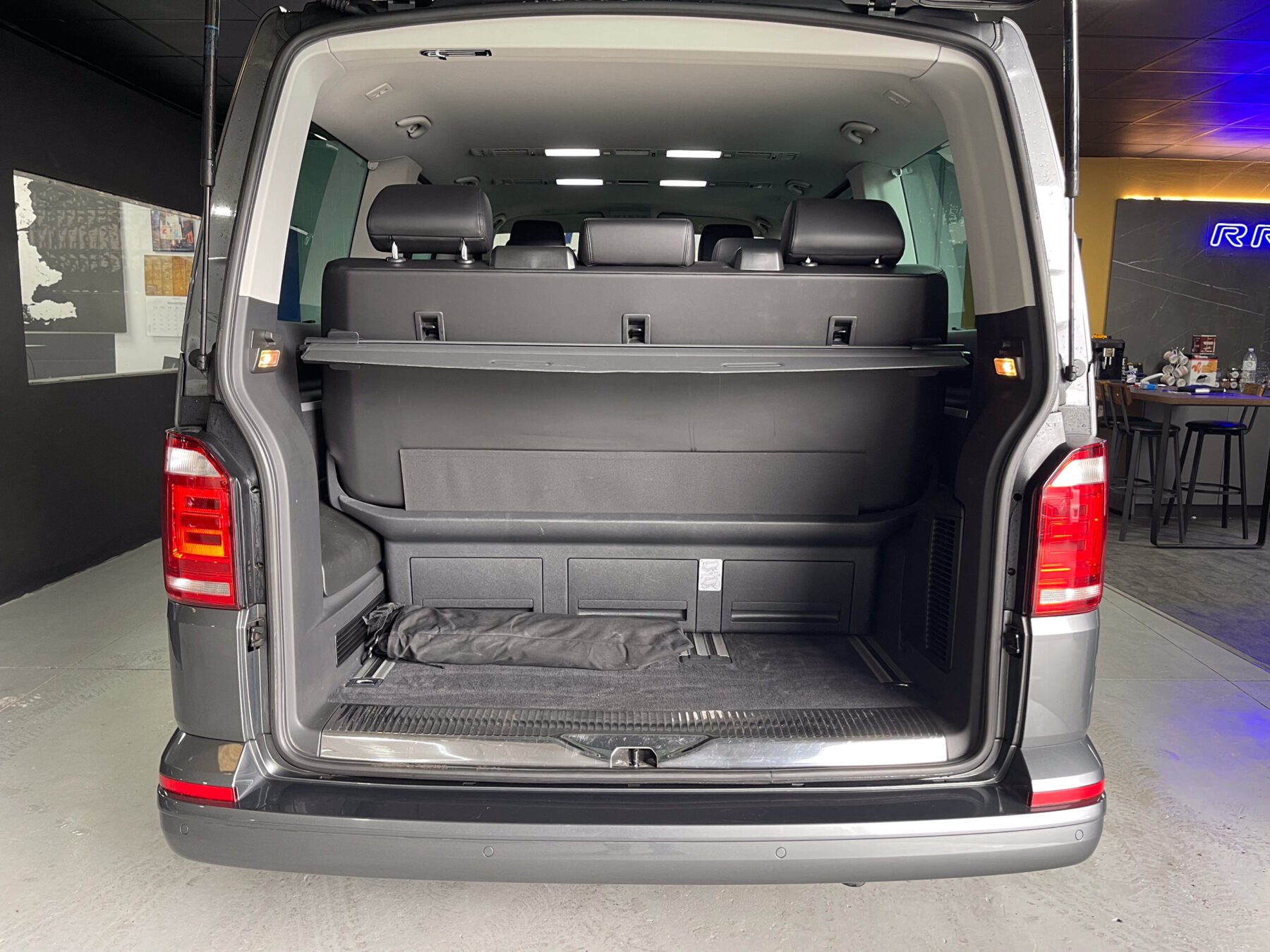 VOLKSWAGEN Multivan T6 2.0 TDI Highline edición Bullit