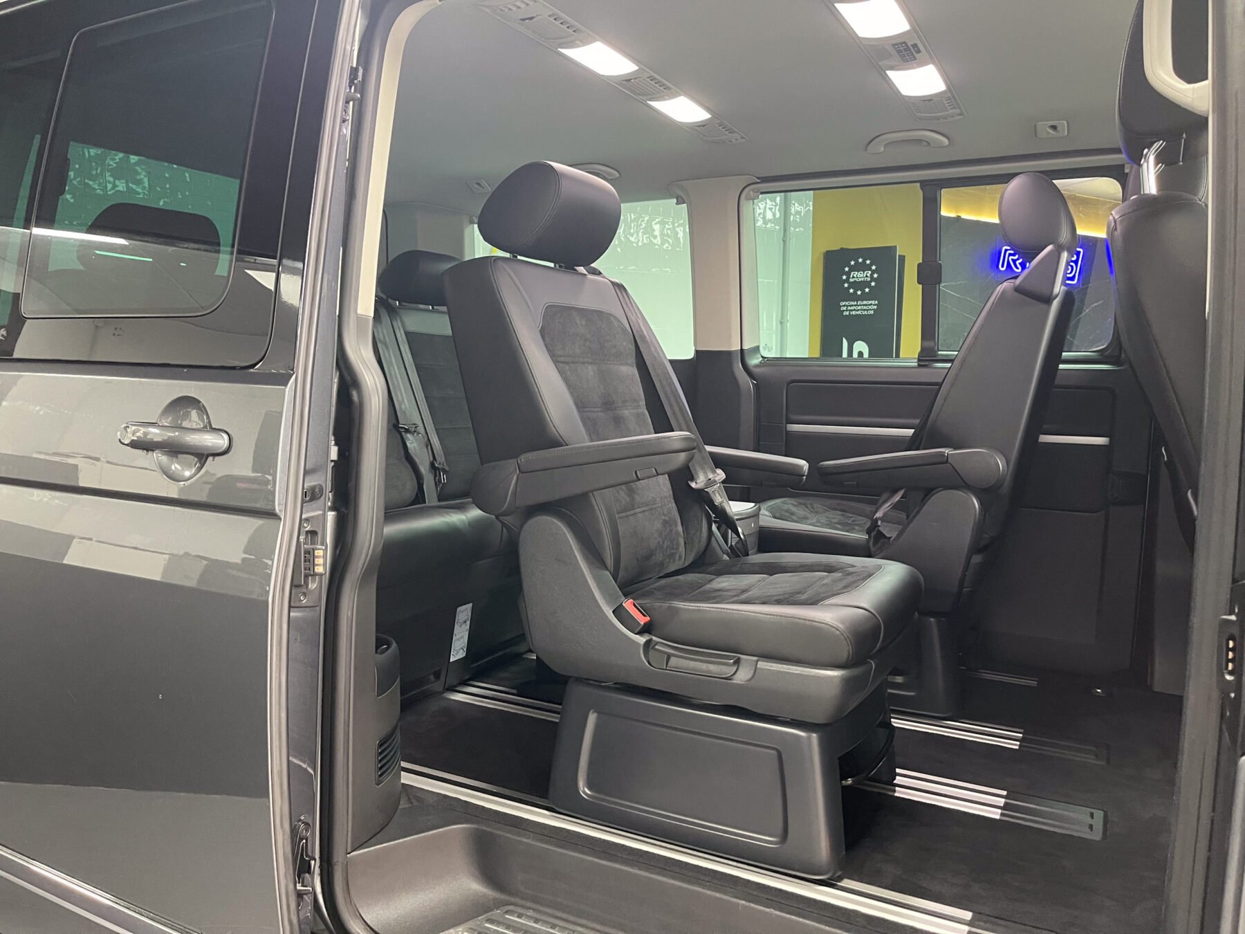 VOLKSWAGEN Multivan T6 2.0 TDI Highline edición Bullit