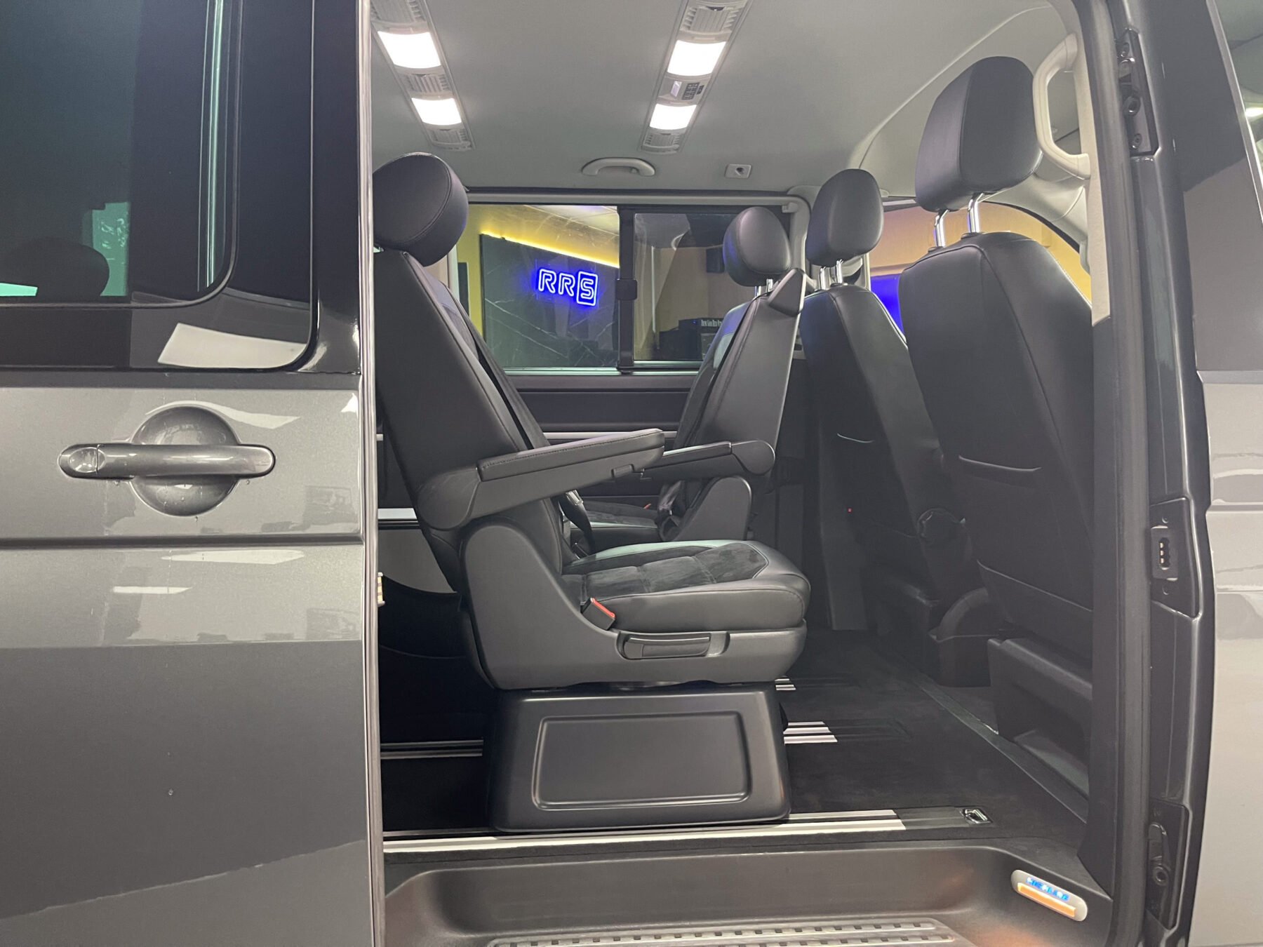 VOLKSWAGEN Multivan T6 2.0 TDI Highline edición Bullit