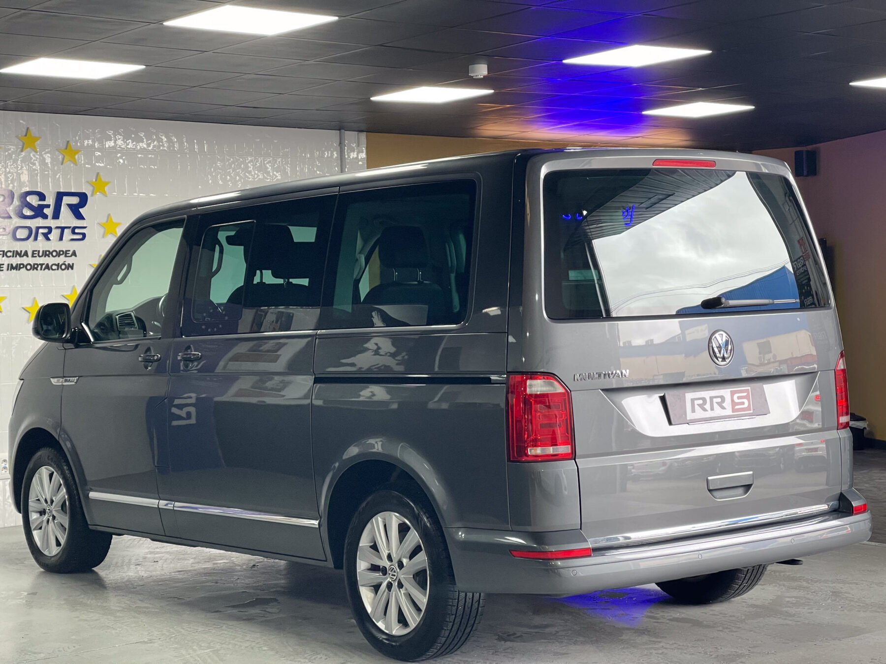 VOLKSWAGEN Multivan T6 2.0 TDI Highline edición Bullit