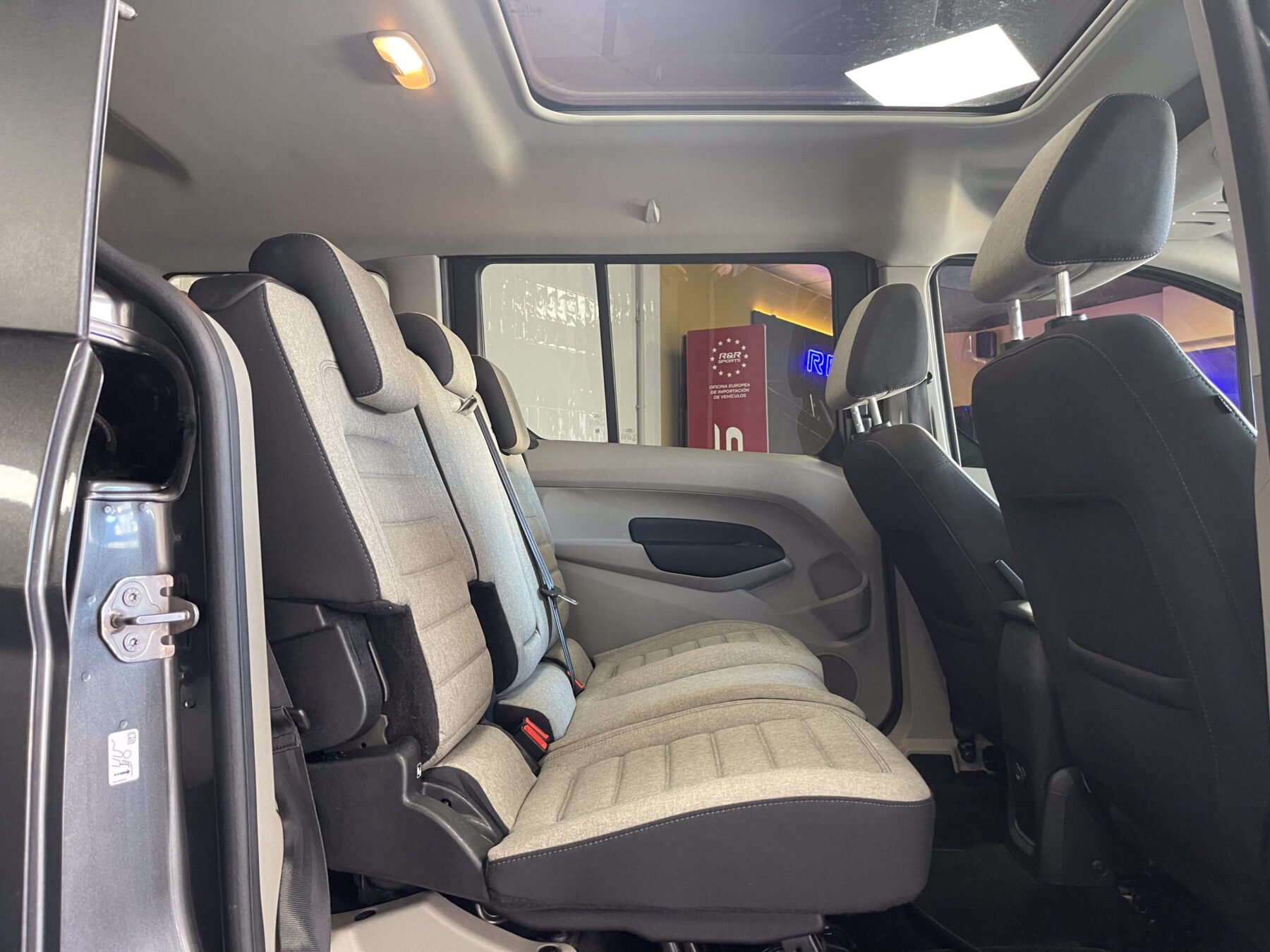 FORD Grand Tourneo 1.5 TDCi Titanium