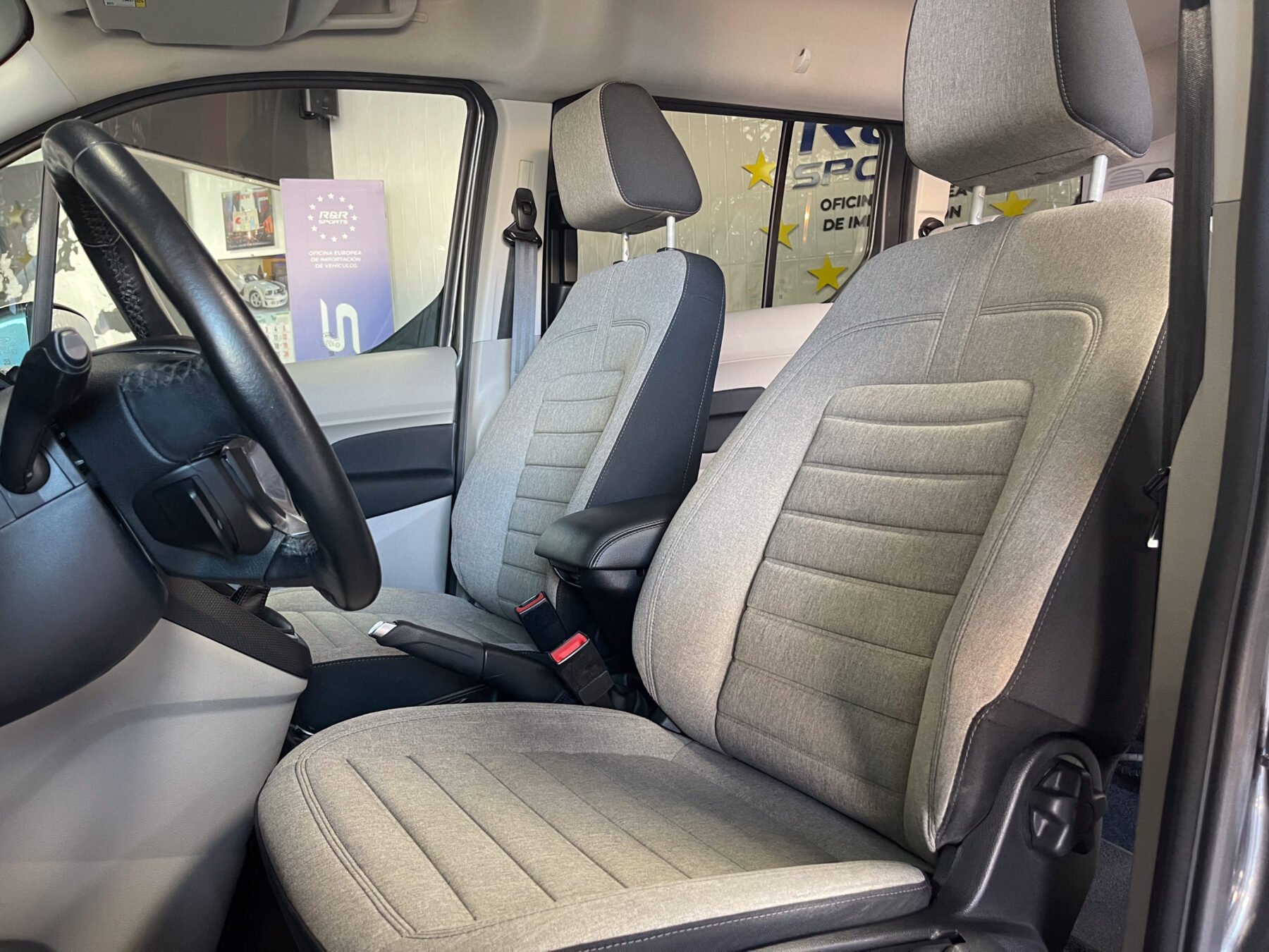 FORD Grand Tourneo 1.5 TDCi Titanium