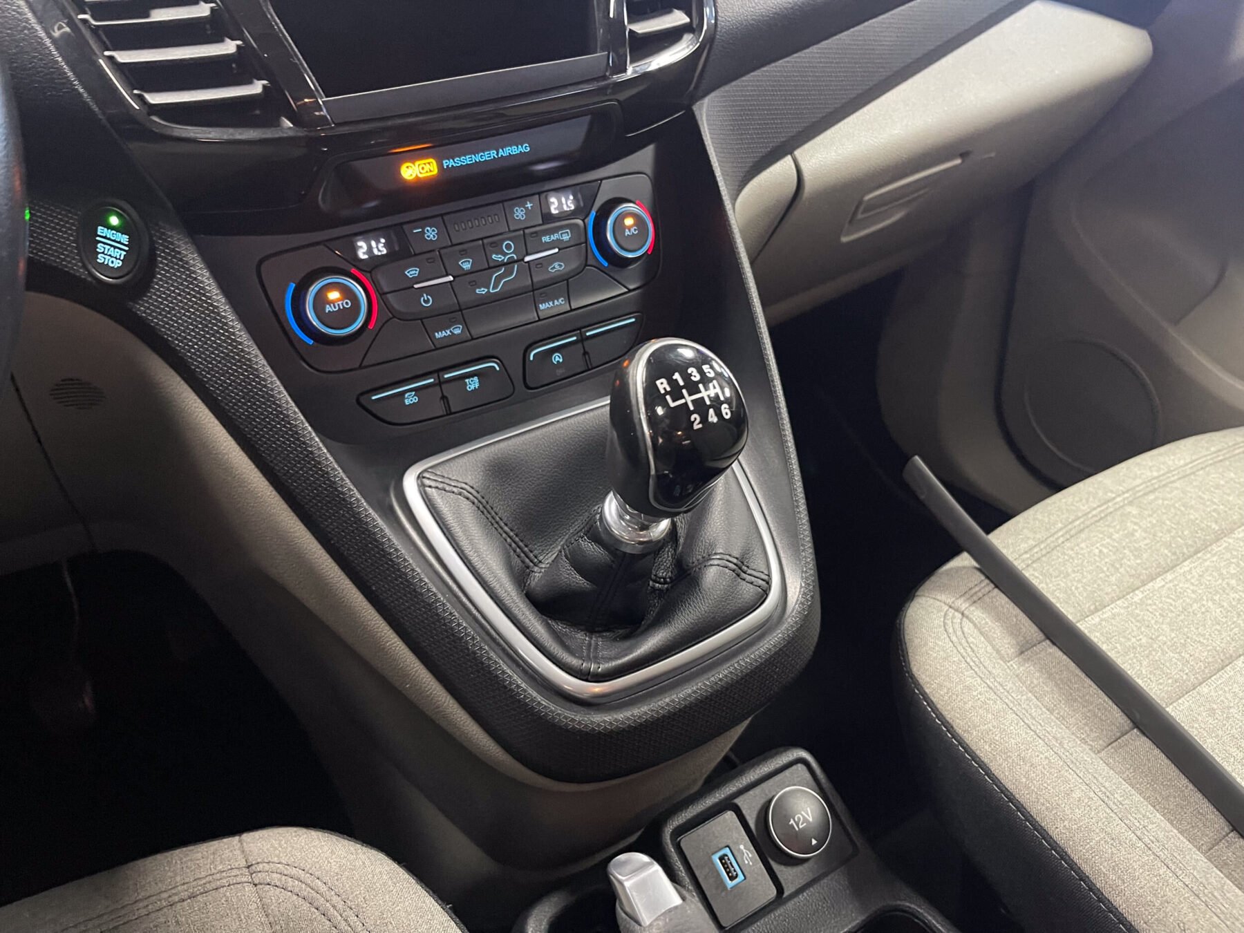 FORD Grand Tourneo 1.5 TDCi Titanium