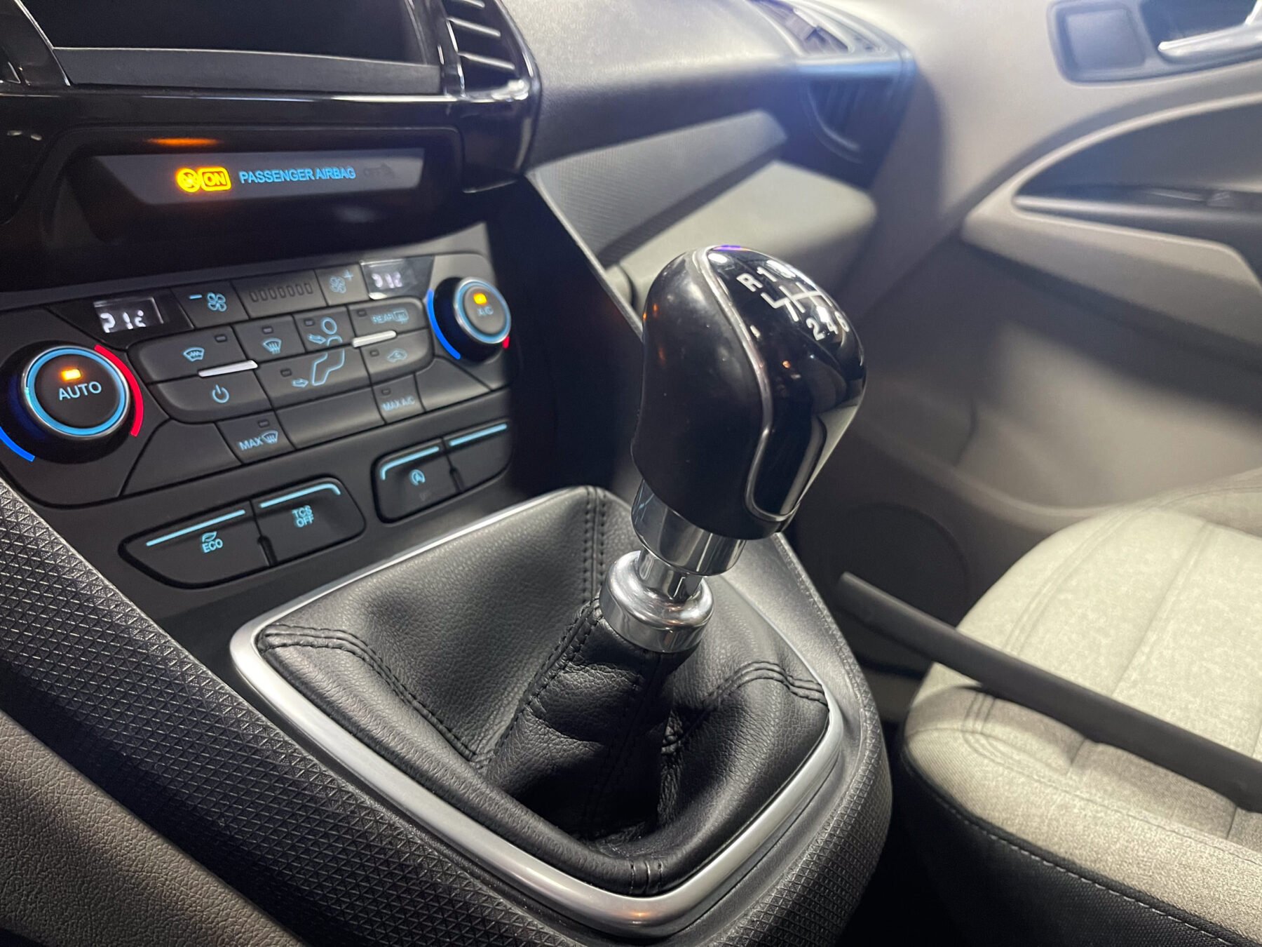 FORD Grand Tourneo 1.5 TDCi Titanium