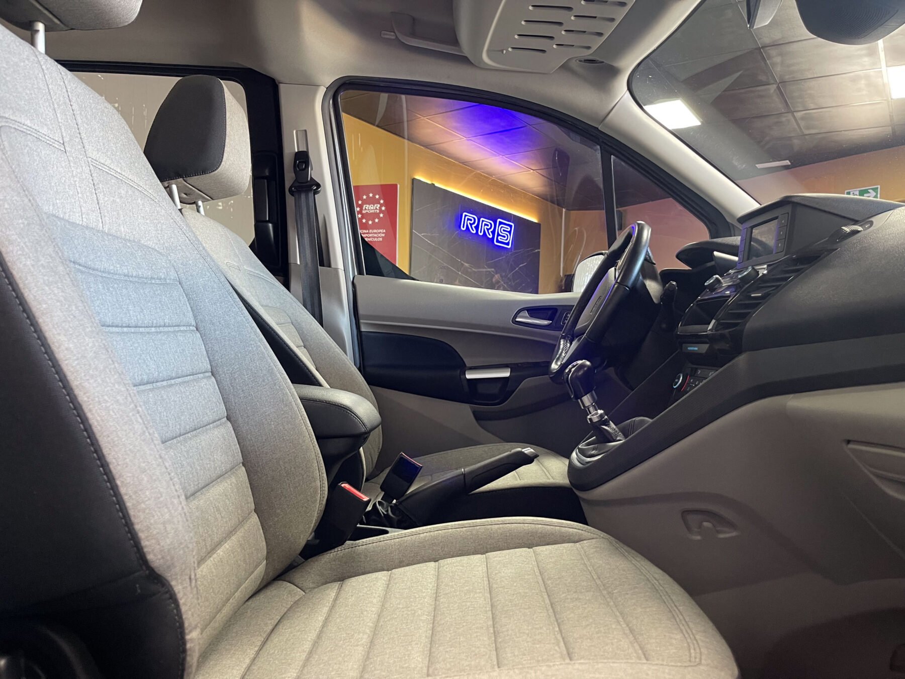 FORD Grand Tourneo 1.5 TDCi Titanium