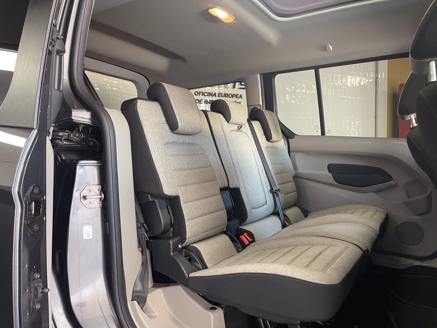 FORD Grand Tourneo 1.5 TDCi Titanium