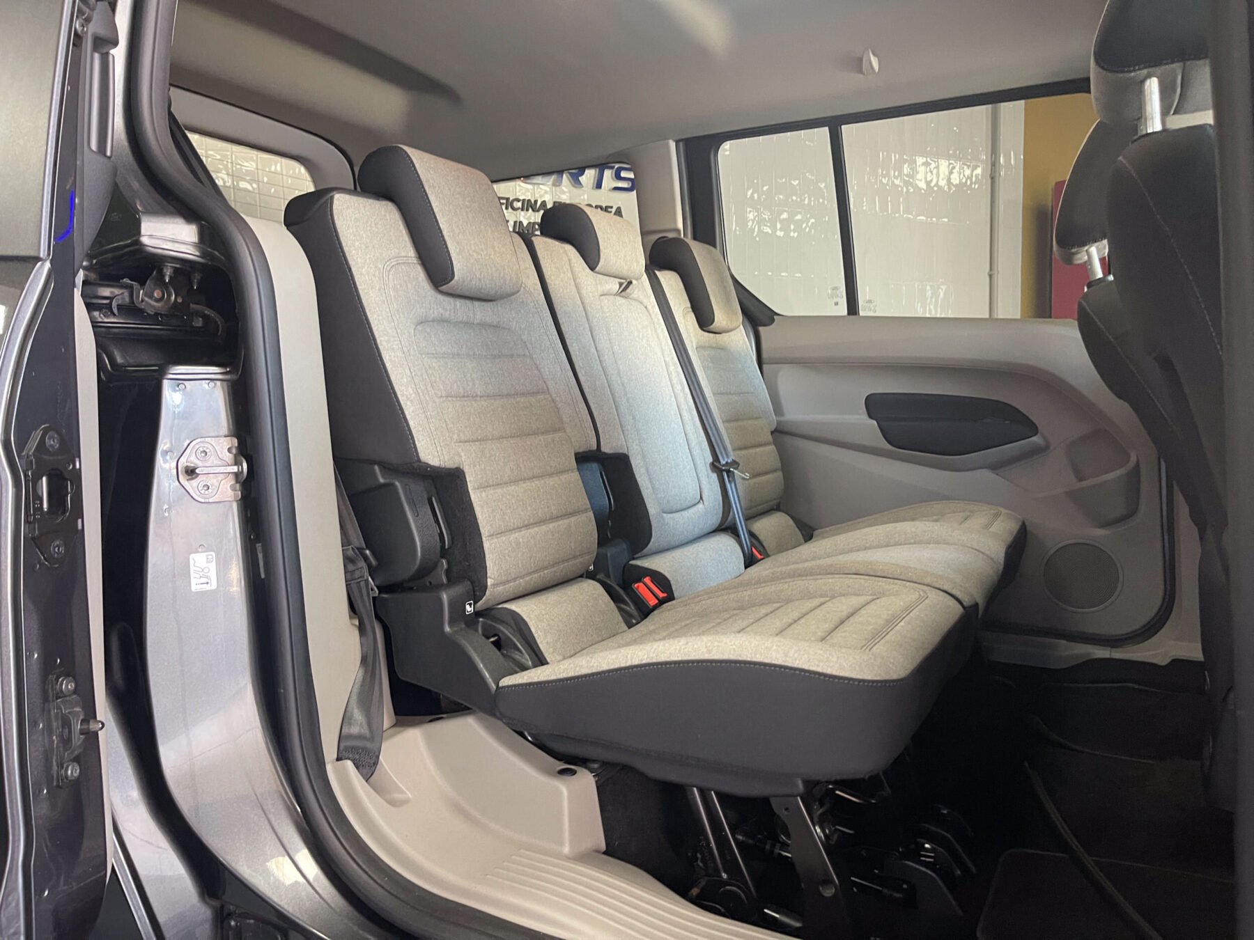 FORD Grand Tourneo 1.5 TDCi Titanium