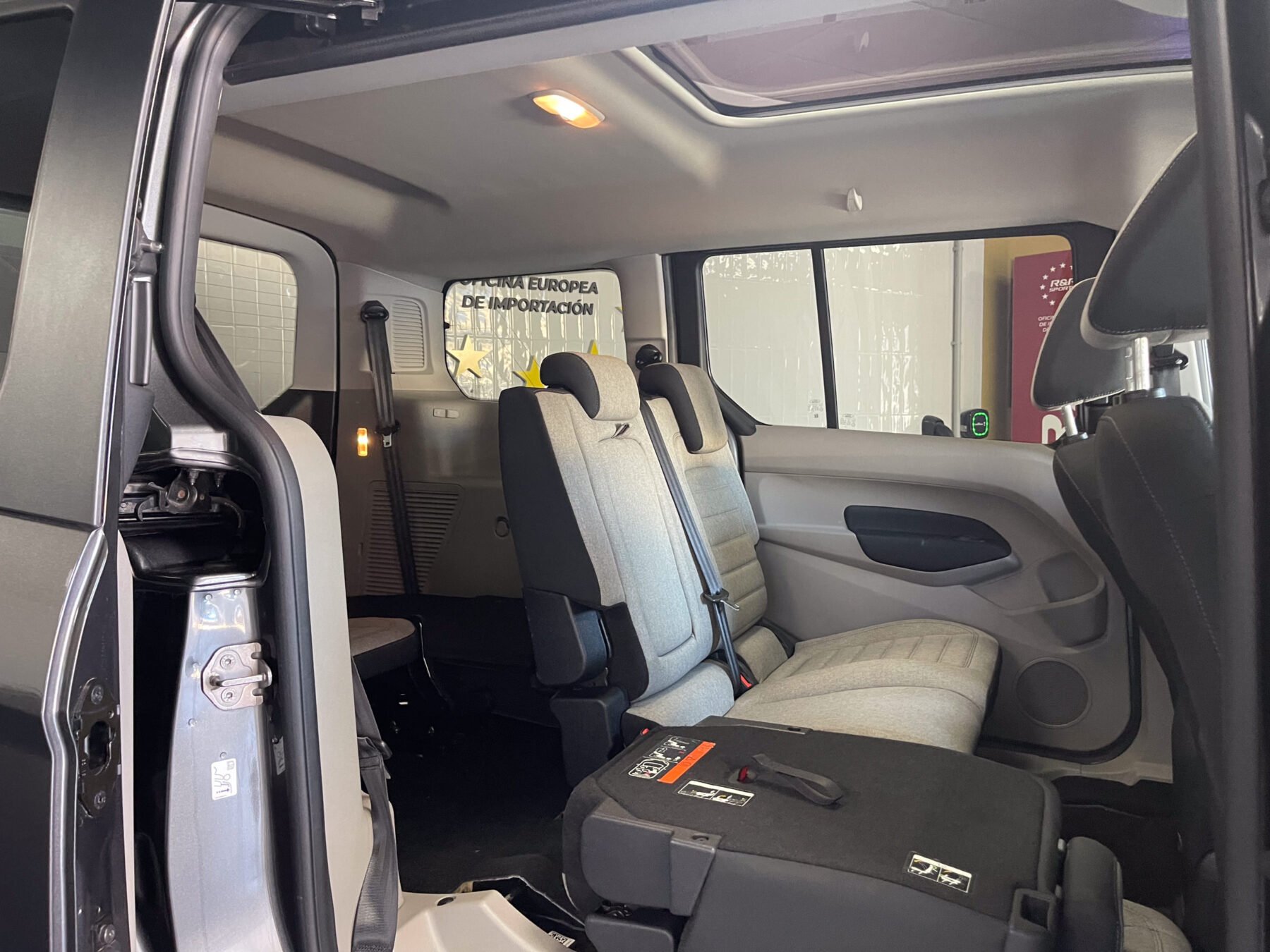 FORD Grand Tourneo 1.5 TDCi Titanium