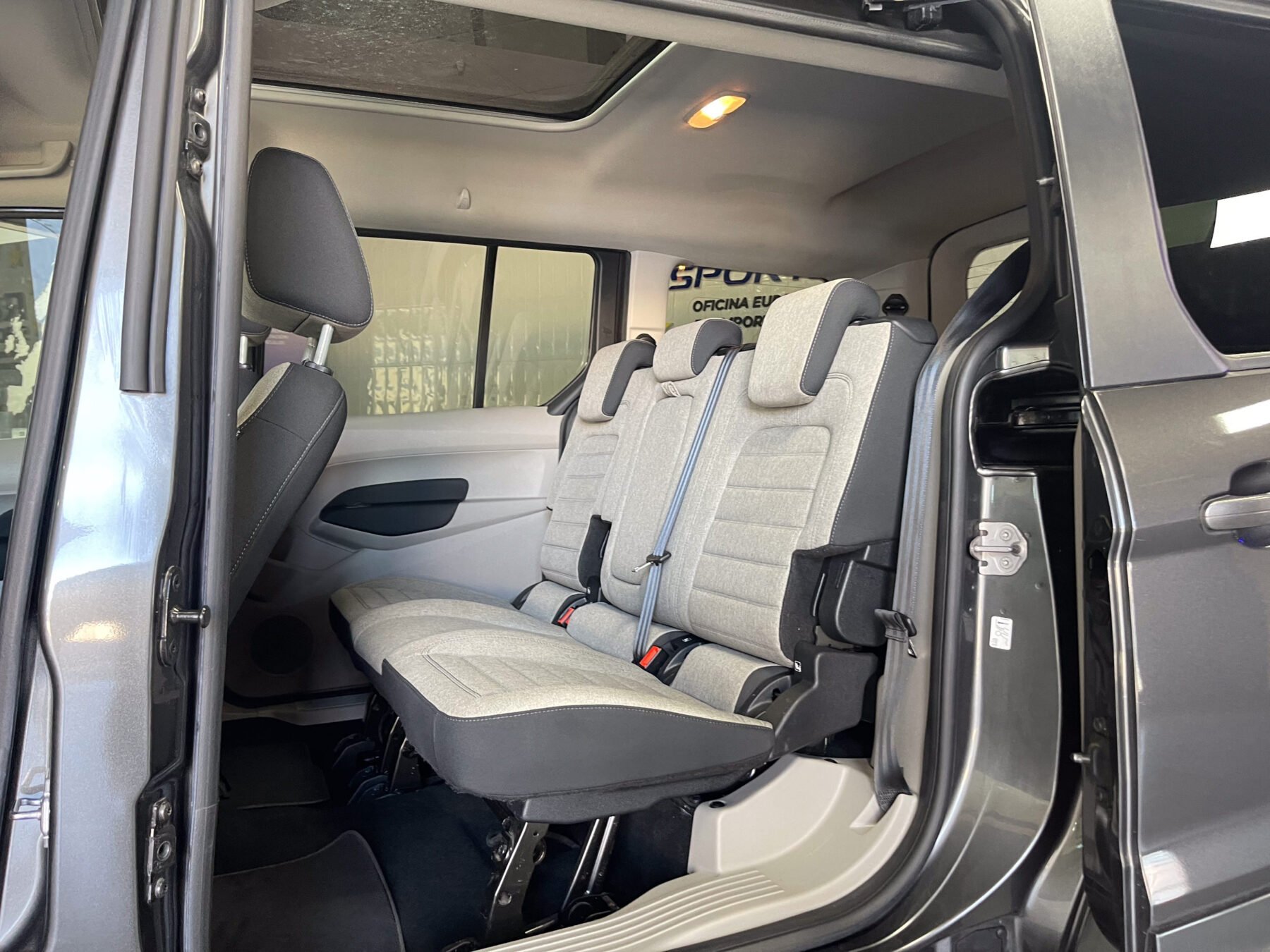 FORD Grand Tourneo 1.5 TDCi Titanium