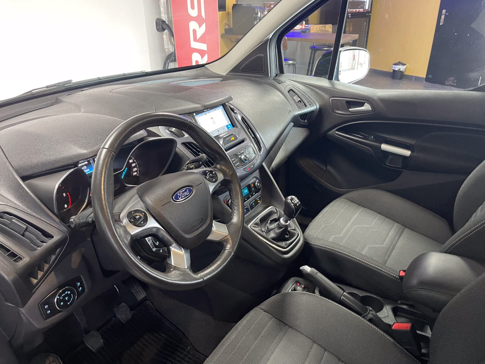 FORD Grand Tourneo 1.5 Tdci Titanium 
