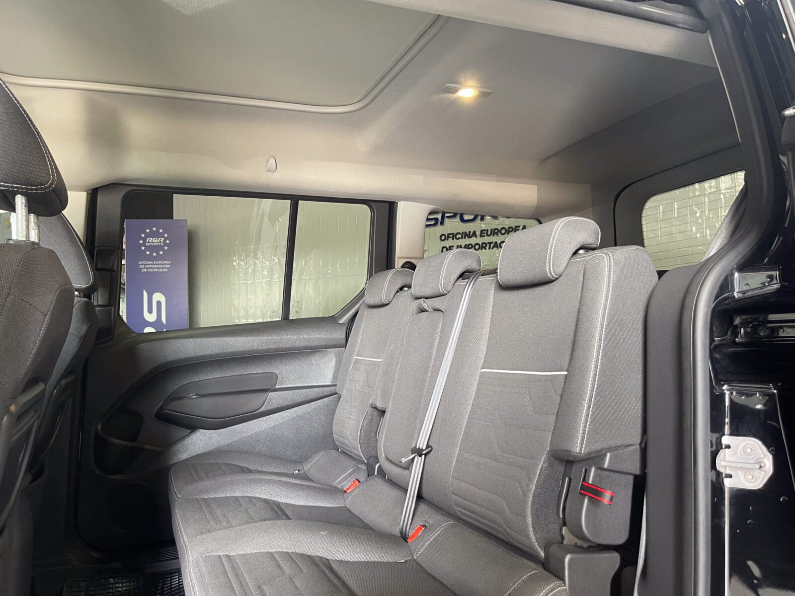 FORD Grand Tourneo 1.5 Tdci Titanium 