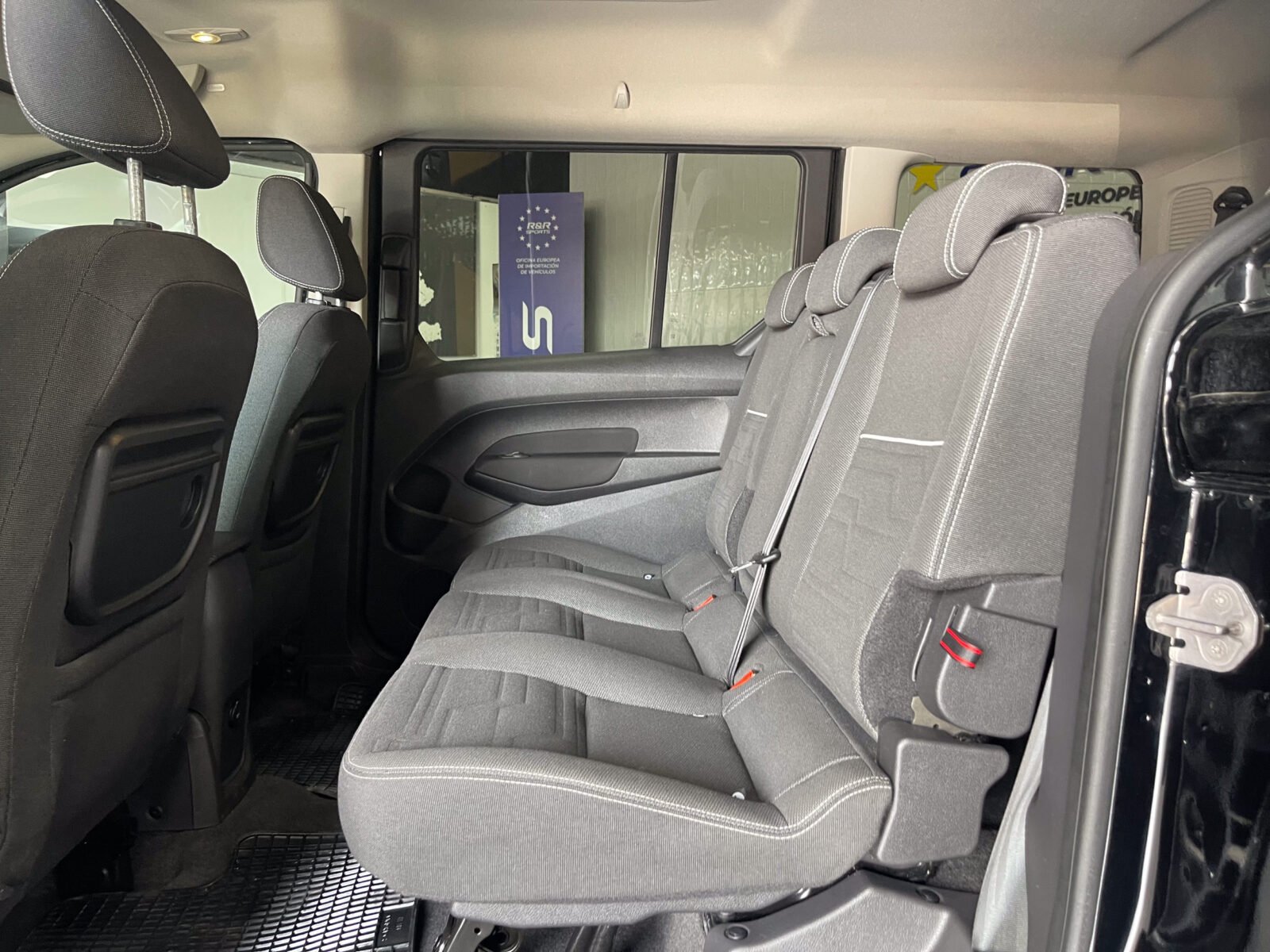 FORD Grand Tourneo 1.5 Tdci Titanium 