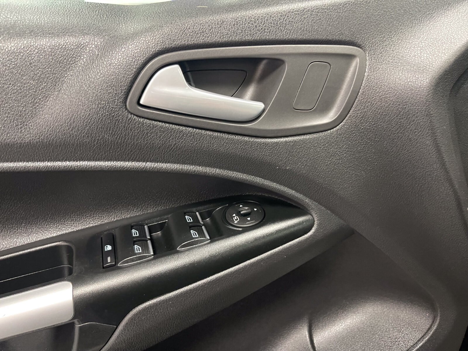FORD Grand Tourneo 1.5 Tdci Titanium 