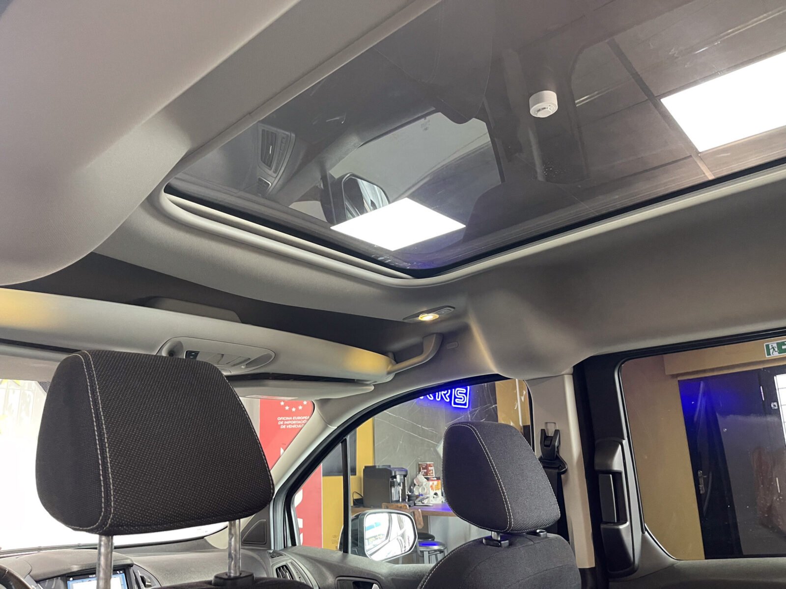 FORD Grand Tourneo 1.5 Tdci Titanium 