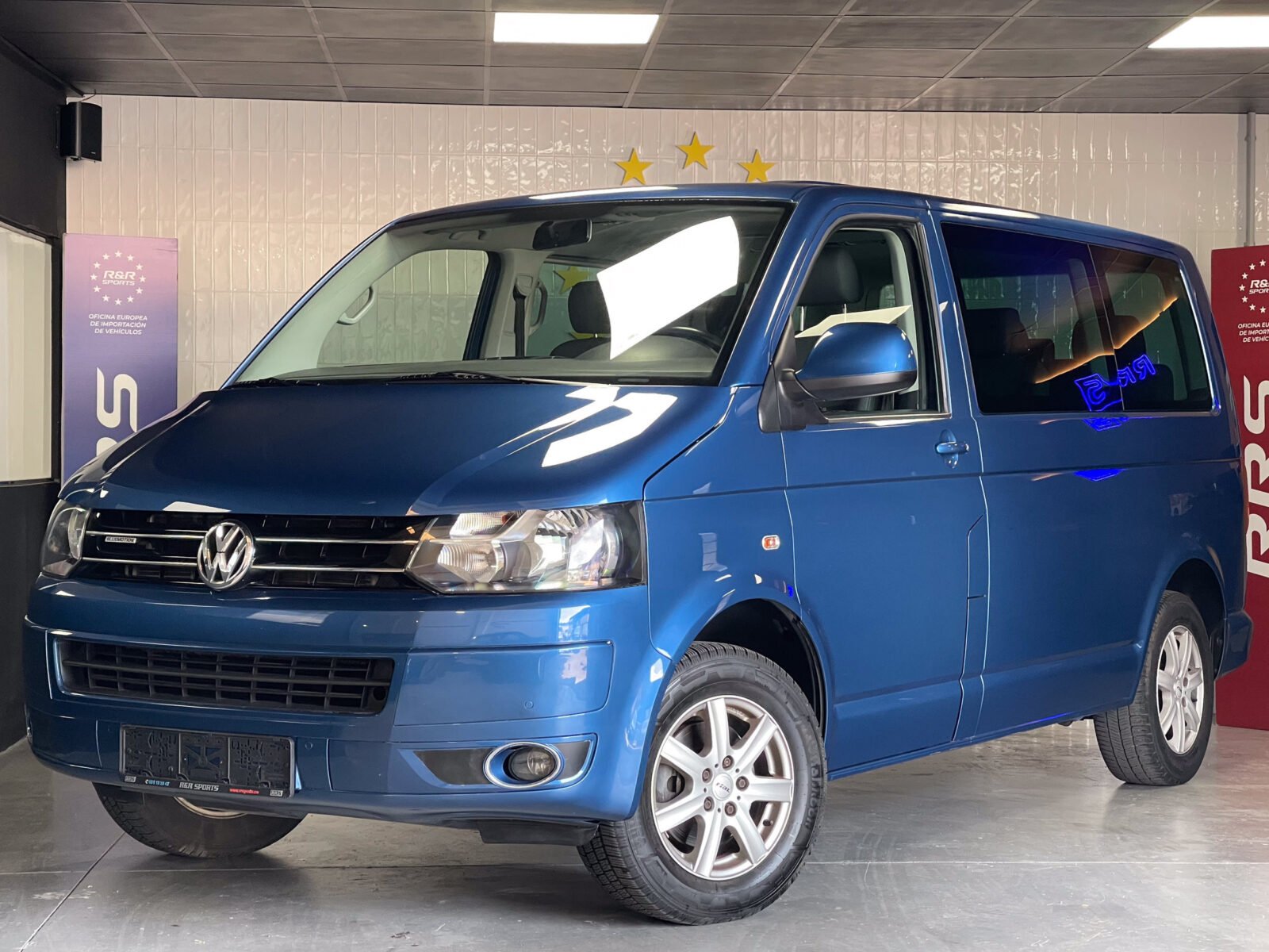 VOLKSWAGEN Multivan T5 2.0 TDI BLUEMOTION 