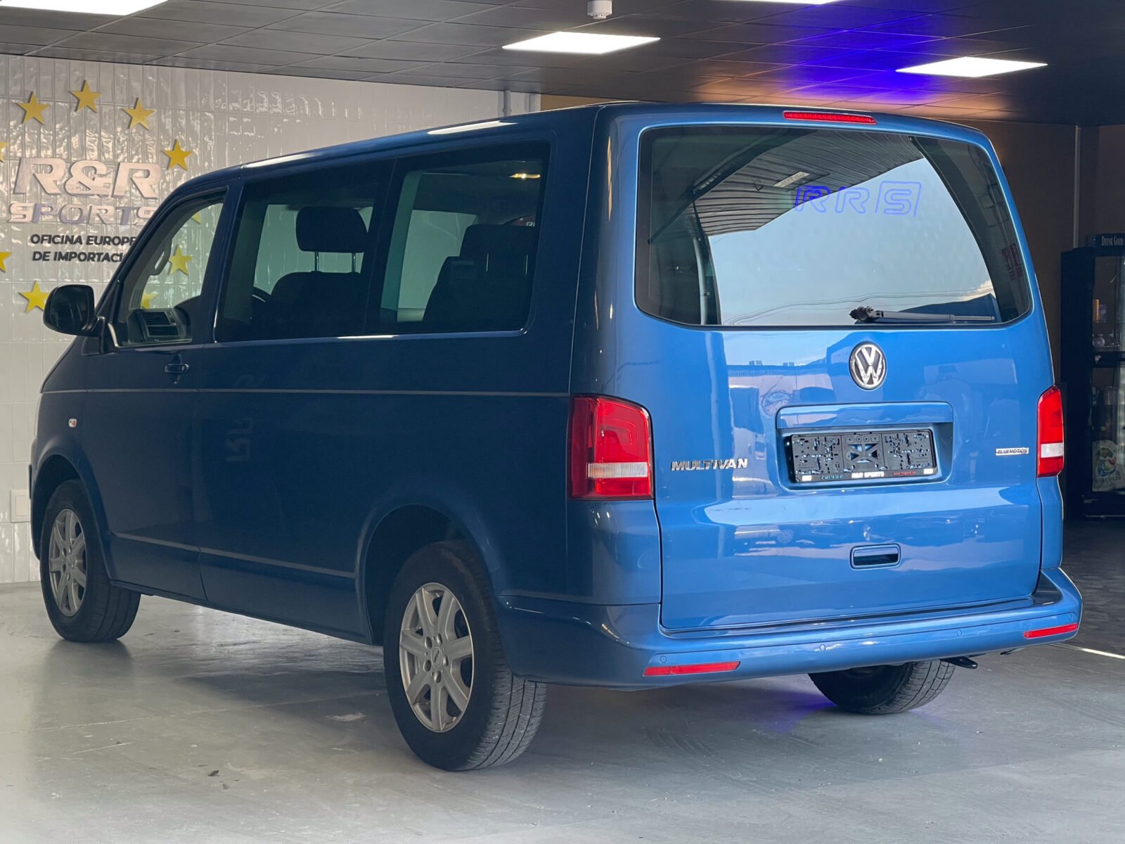 VOLKSWAGEN Multivan T5 2.0 TDI BLUEMOTION 