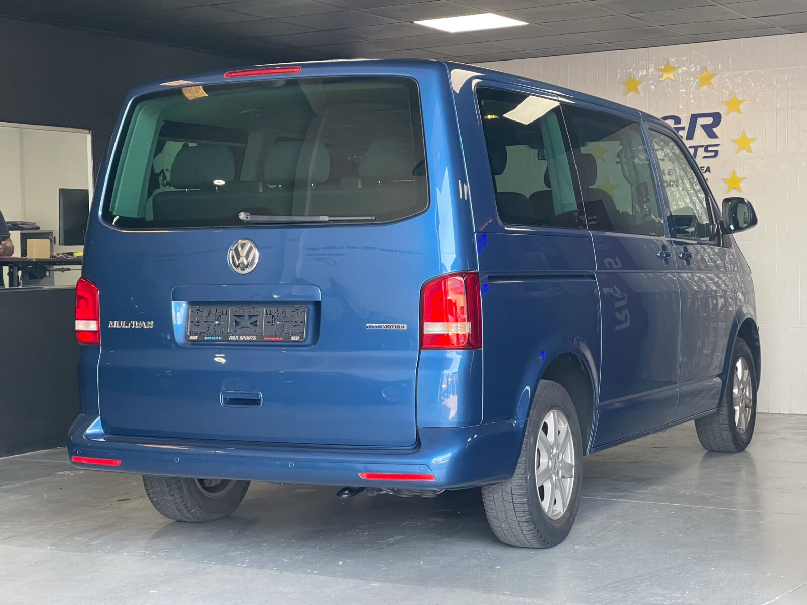 VOLKSWAGEN Multivan T5 2.0 TDI BLUEMOTION 