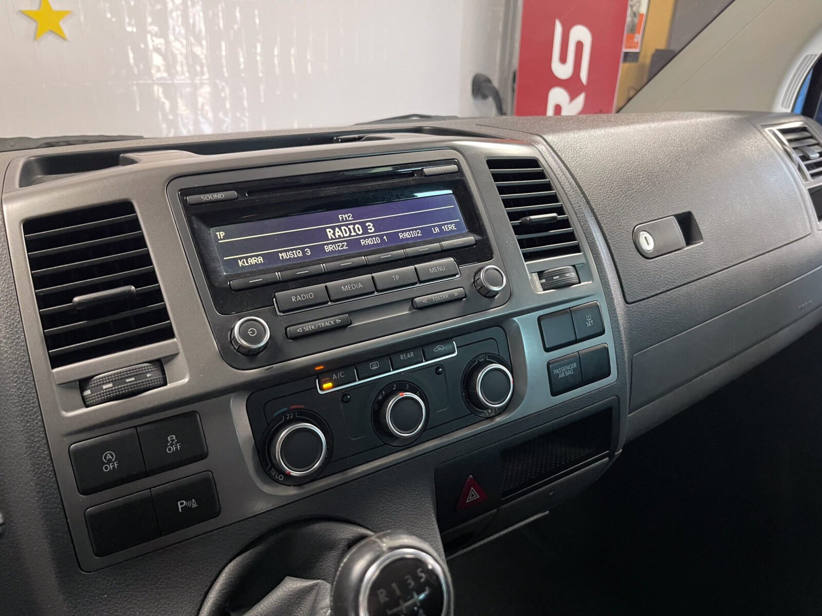 VOLKSWAGEN Multivan T5 2.0 TDI BLUEMOTION 