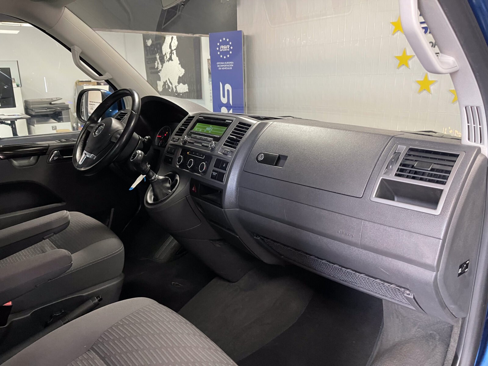 VOLKSWAGEN Multivan T5 2.0 TDI BLUEMOTION 