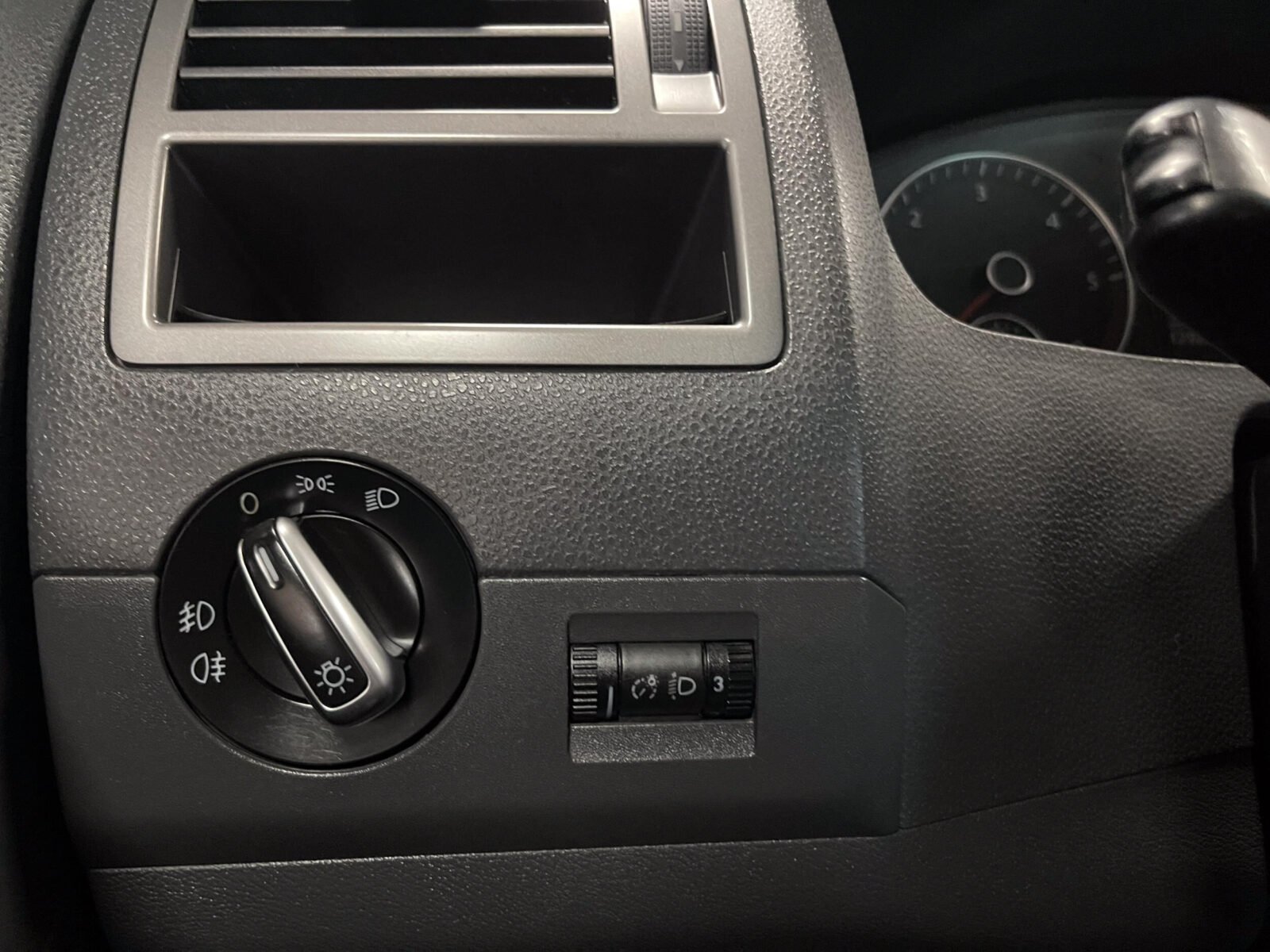 VOLKSWAGEN Multivan T5 2.0 TDI BLUEMOTION 