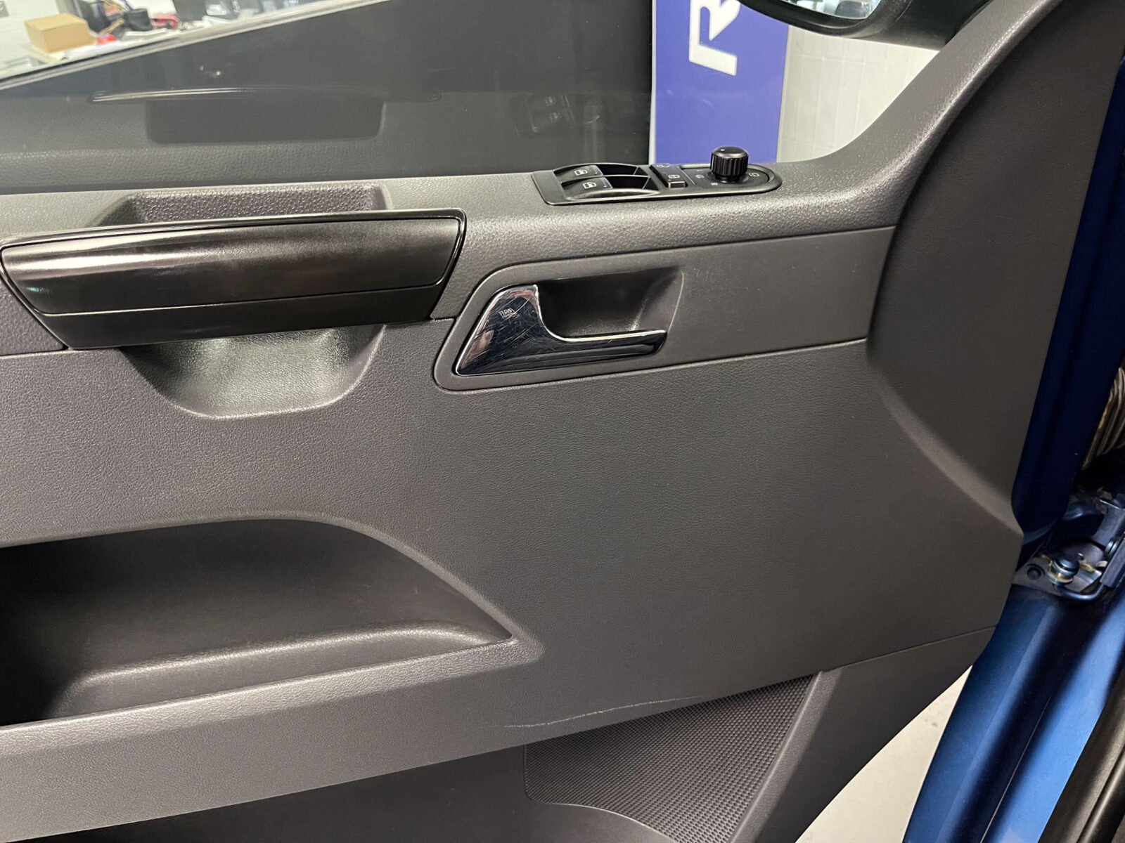 VOLKSWAGEN Multivan T5 2.0 TDI BLUEMOTION 