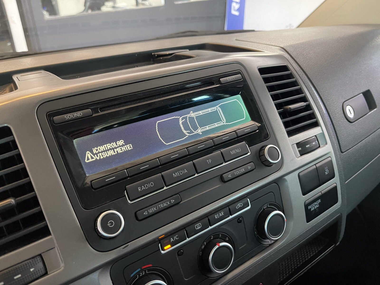 VOLKSWAGEN Multivan T5 2.0 TDI BLUEMOTION 