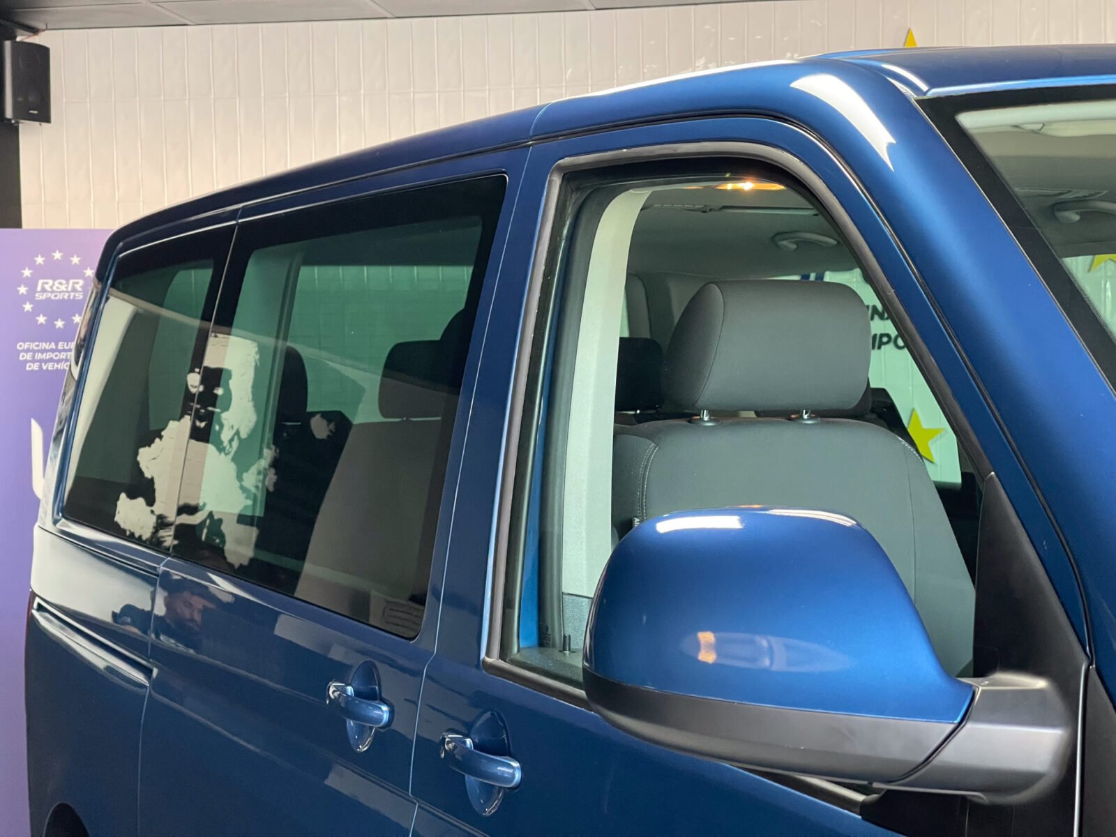 VOLKSWAGEN Multivan T5 2.0 TDI BLUEMOTION 