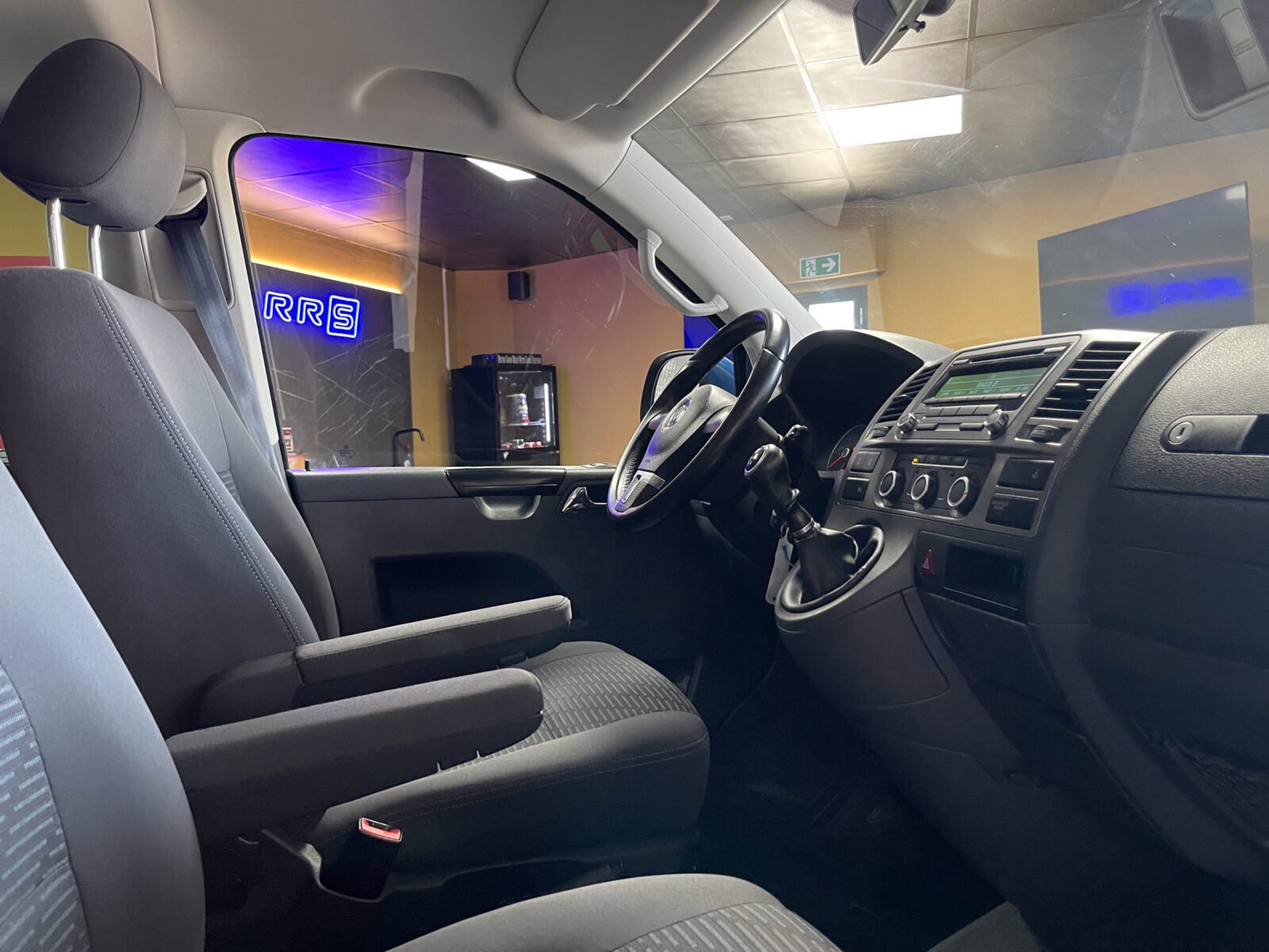VOLKSWAGEN Multivan T5 2.0 TDI BLUEMOTION 