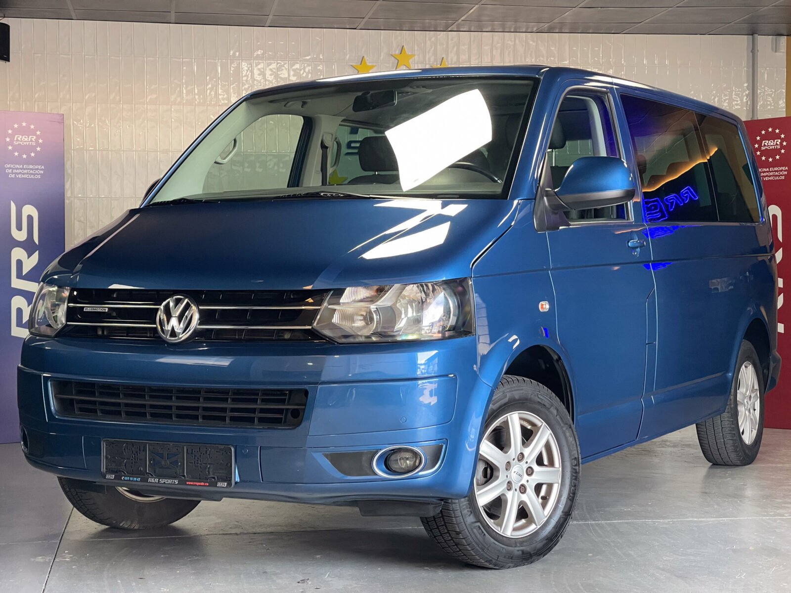 VOLKSWAGEN Multivan T5 2.0 TDI BLUEMOTION 