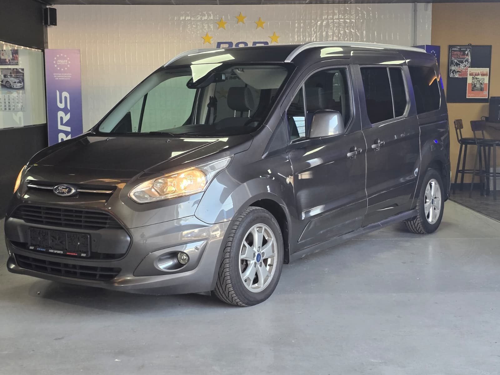 FORD Grand Tourneo titanium