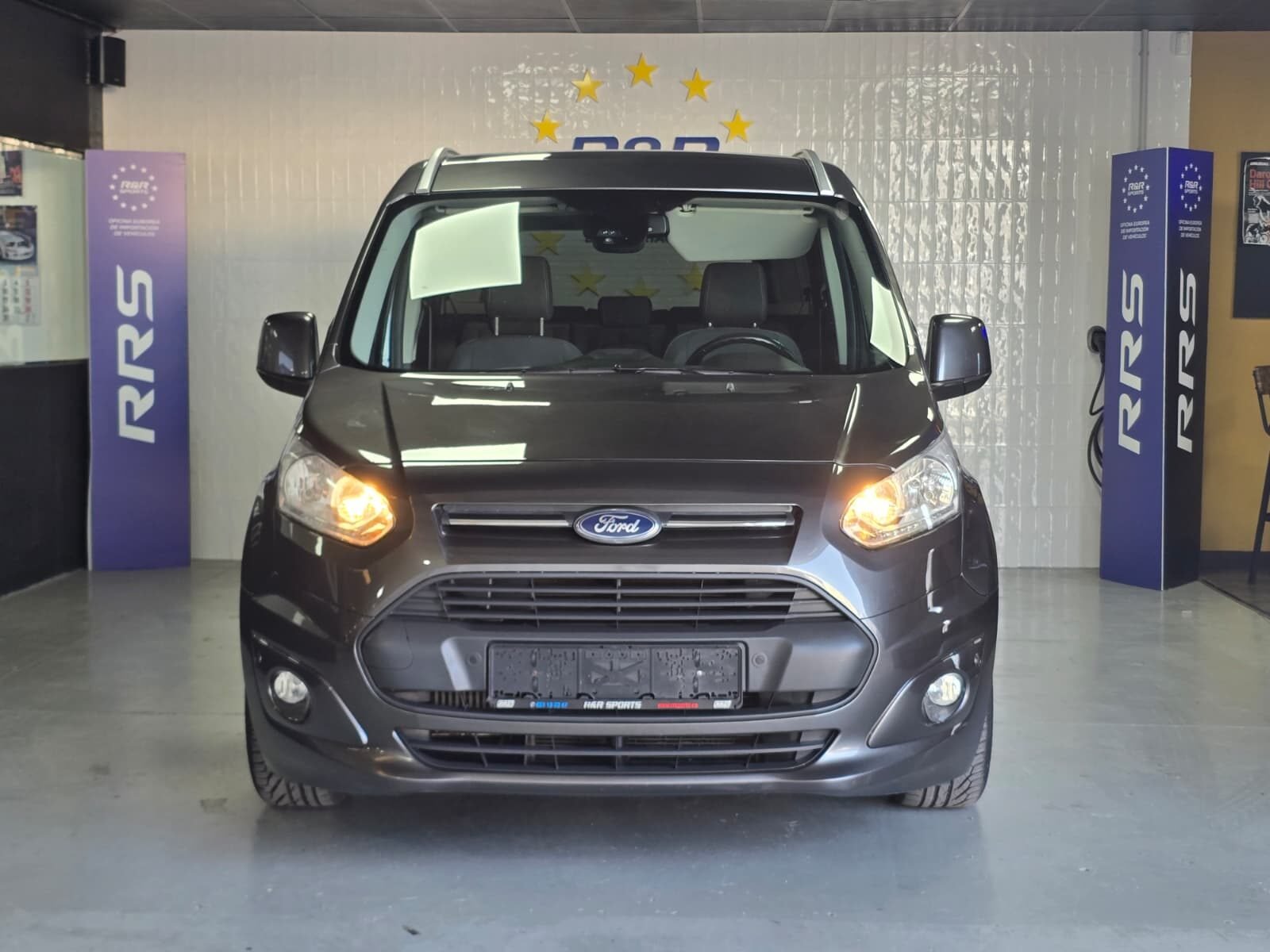 FORD Grand Tourneo titanium
