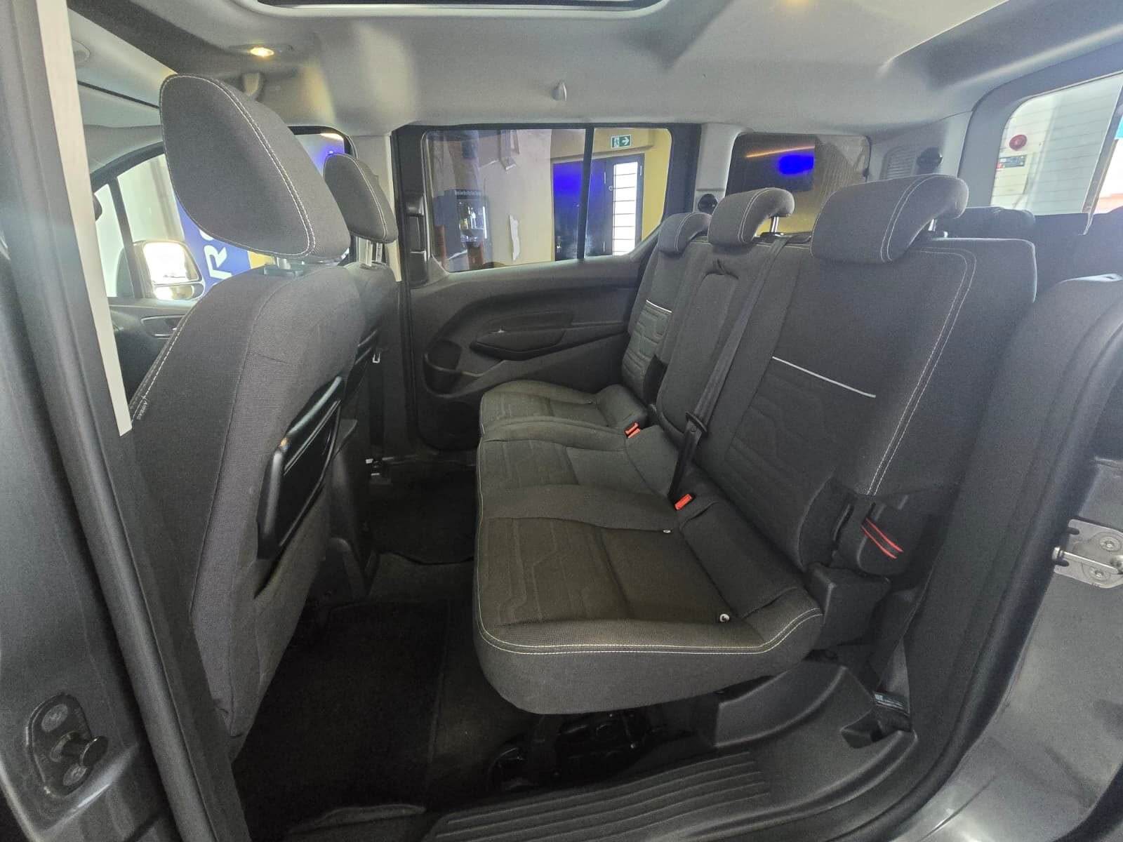 FORD Grand Tourneo titanium