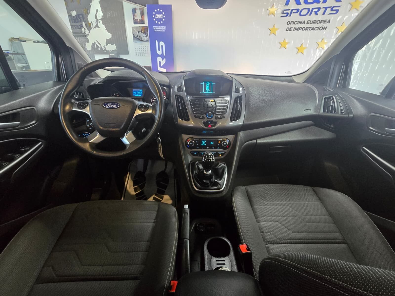 FORD Grand Tourneo titanium