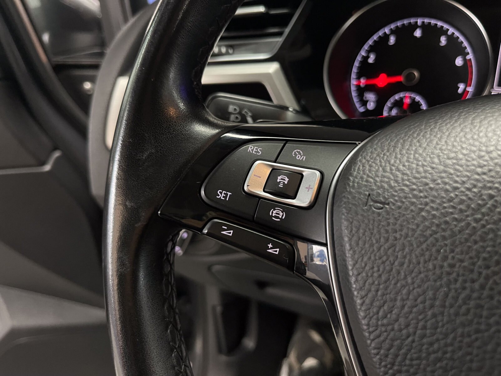 VOLKSWAGEN Touran 1.5 TSI DSG Sport