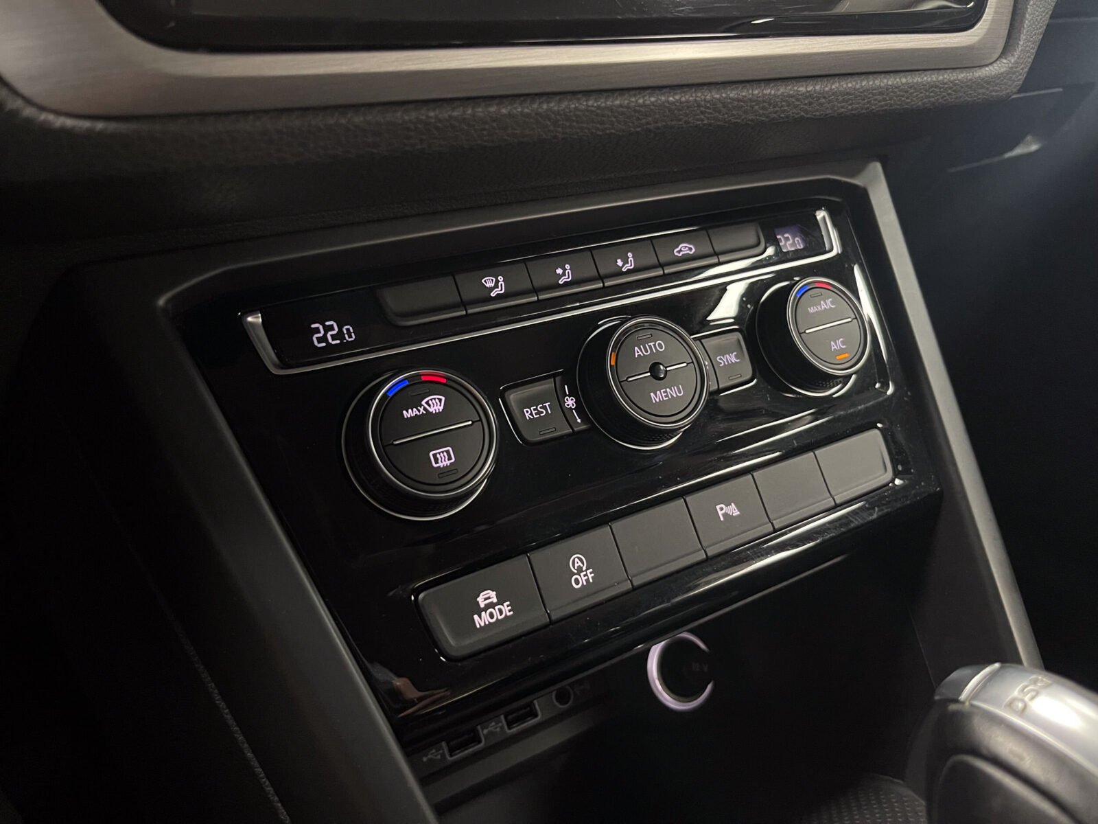 VOLKSWAGEN Touran 1.5 TSI DSG Sport