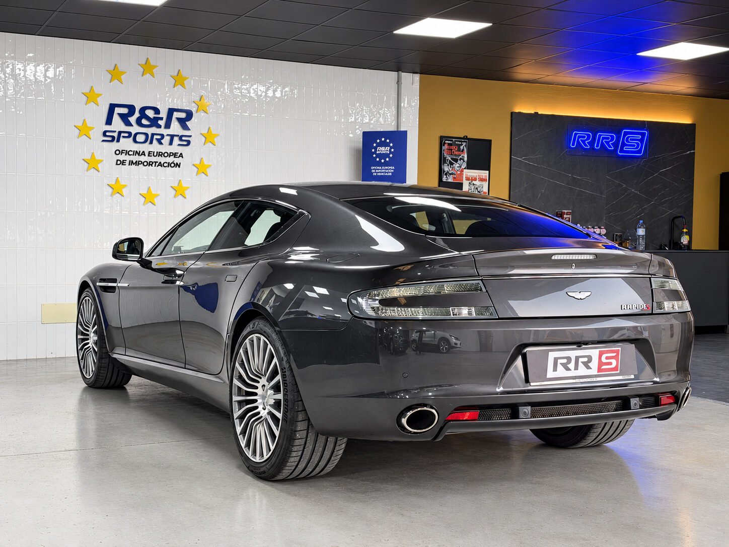 ASTON MARTIN Rapide V12 