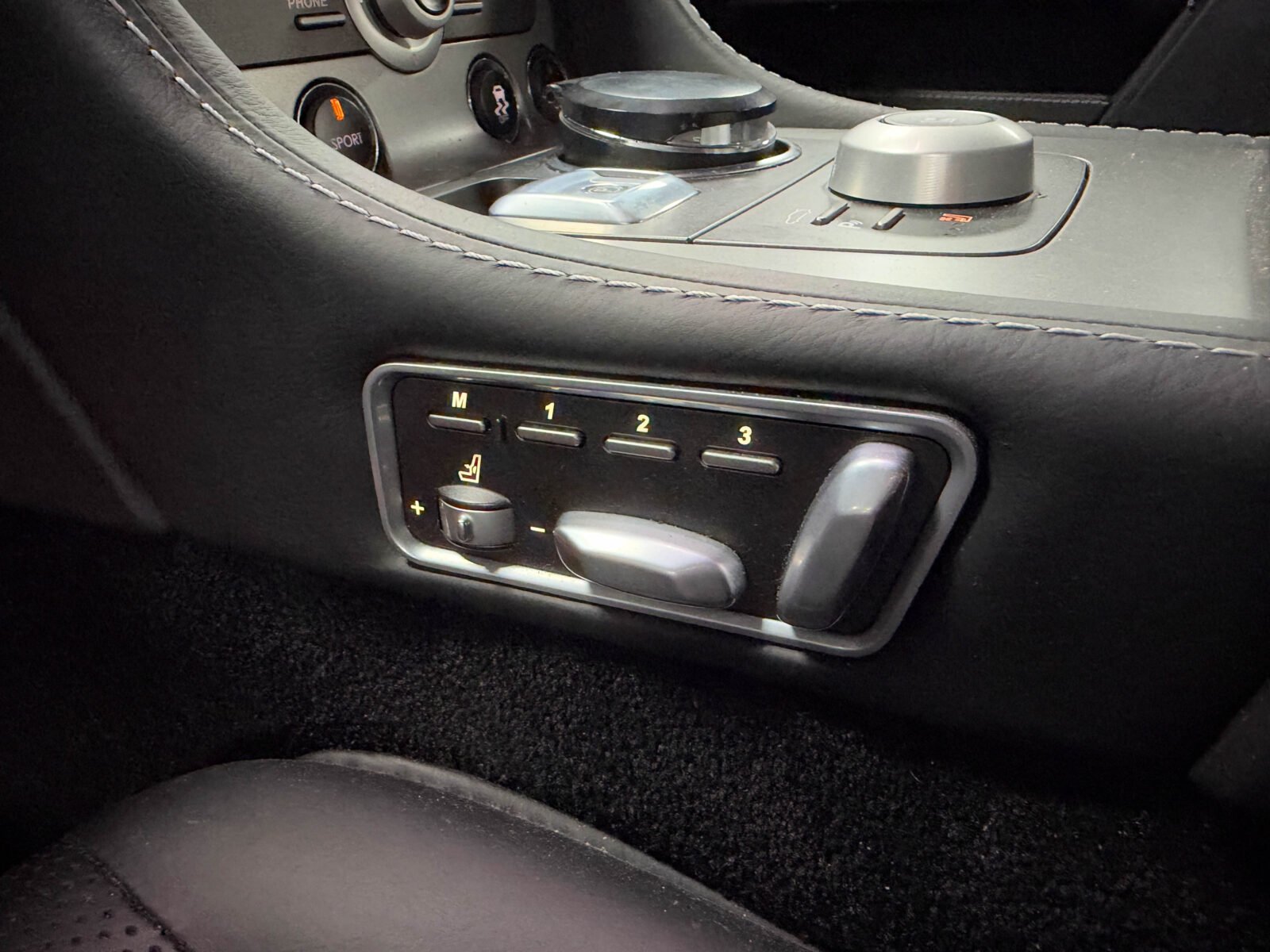 ASTON MARTIN Rapide V12 