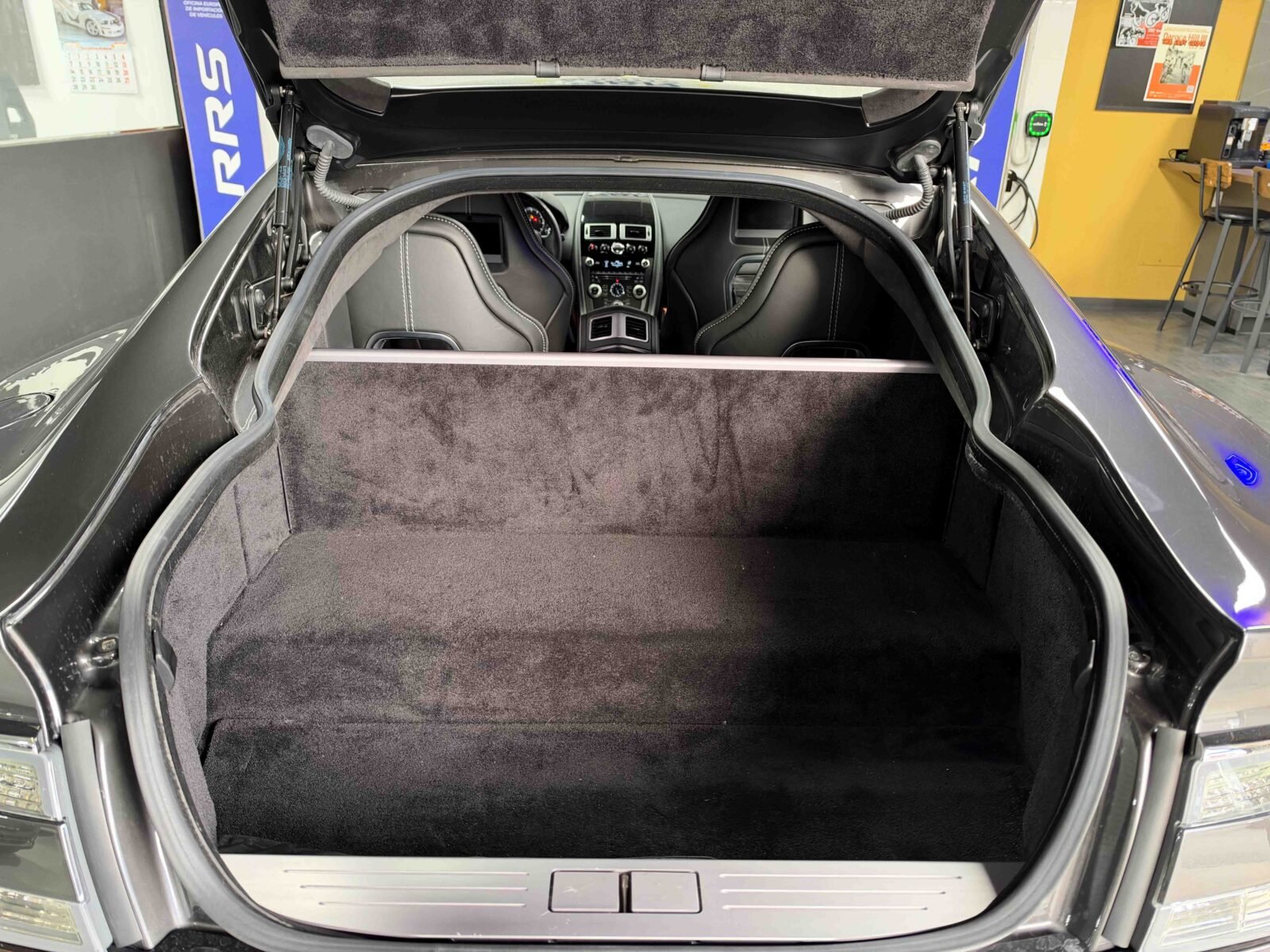 ASTON MARTIN Rapide V12 